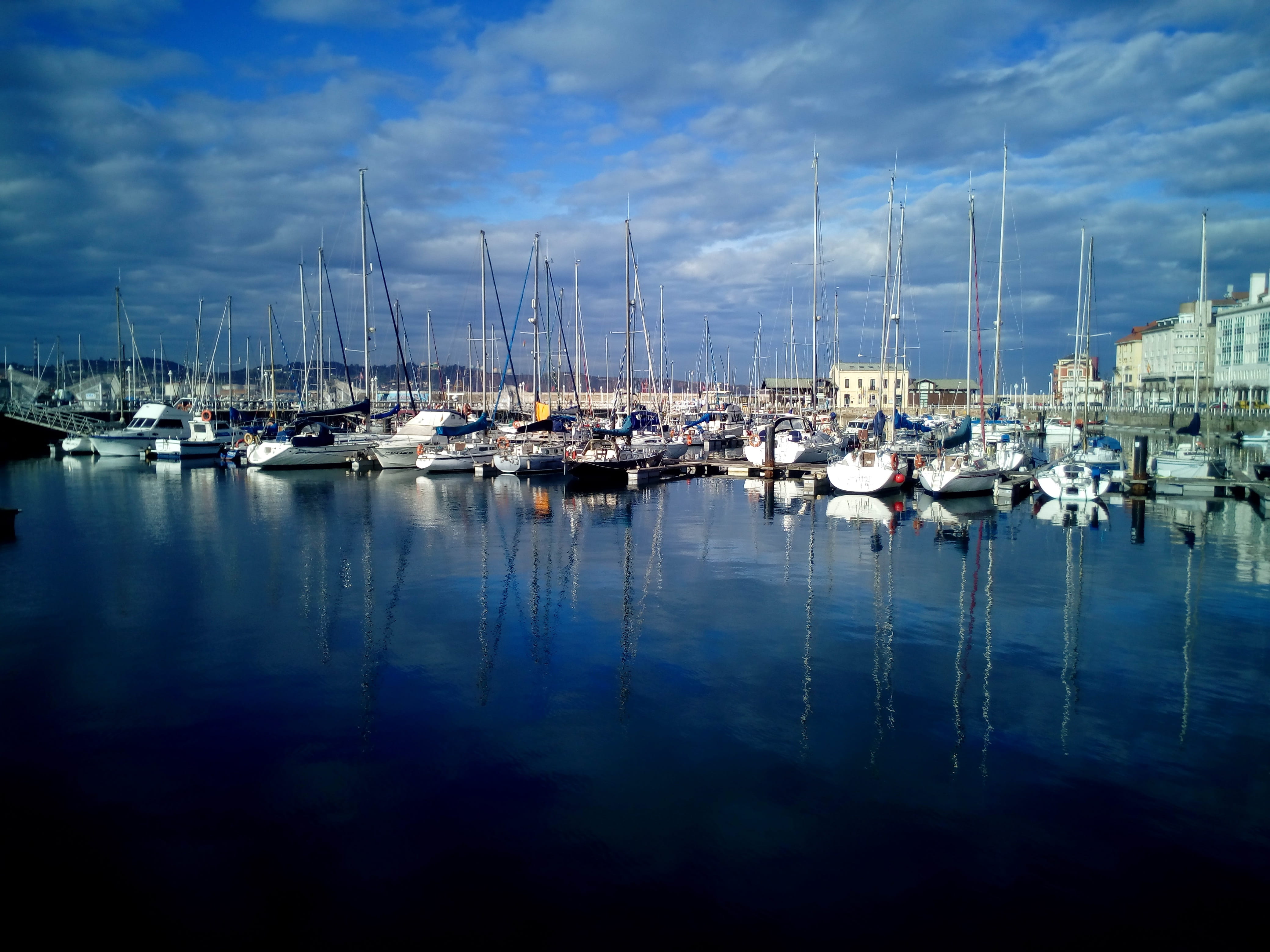 beauty in nature, outdoors, tourism, mode of transportation, harbor, barca, cloud - sky, Gijón, reflection, city, fishing, clouds, fishermen, moored, pole, HD Wallpaper