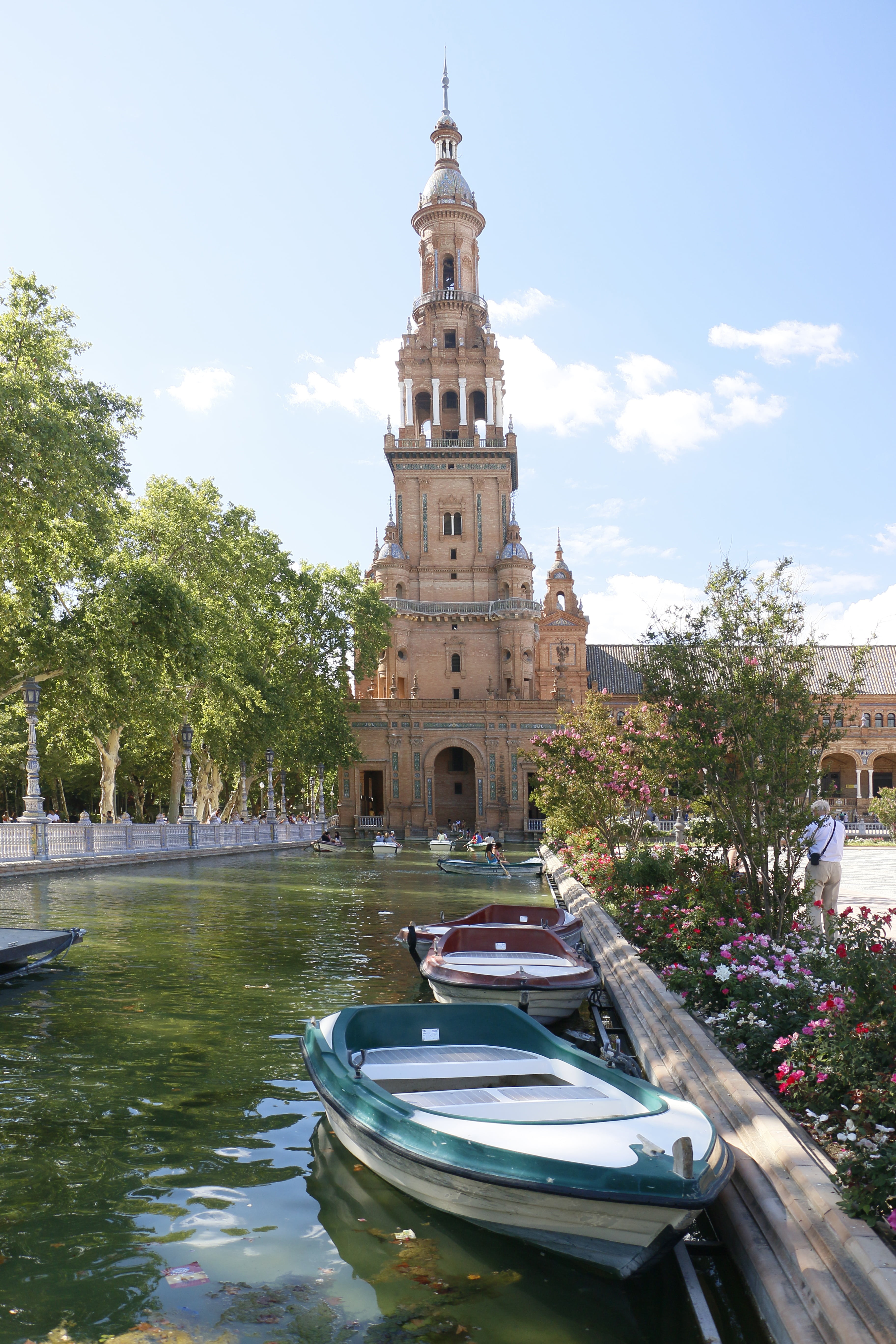 plant, day, canal, plaza españa, 5K, building, plaza, sky, building exterior, architecture, outdoors, built structure, religion, spain, barca, water, andalusia, Phone HD Wallpaper