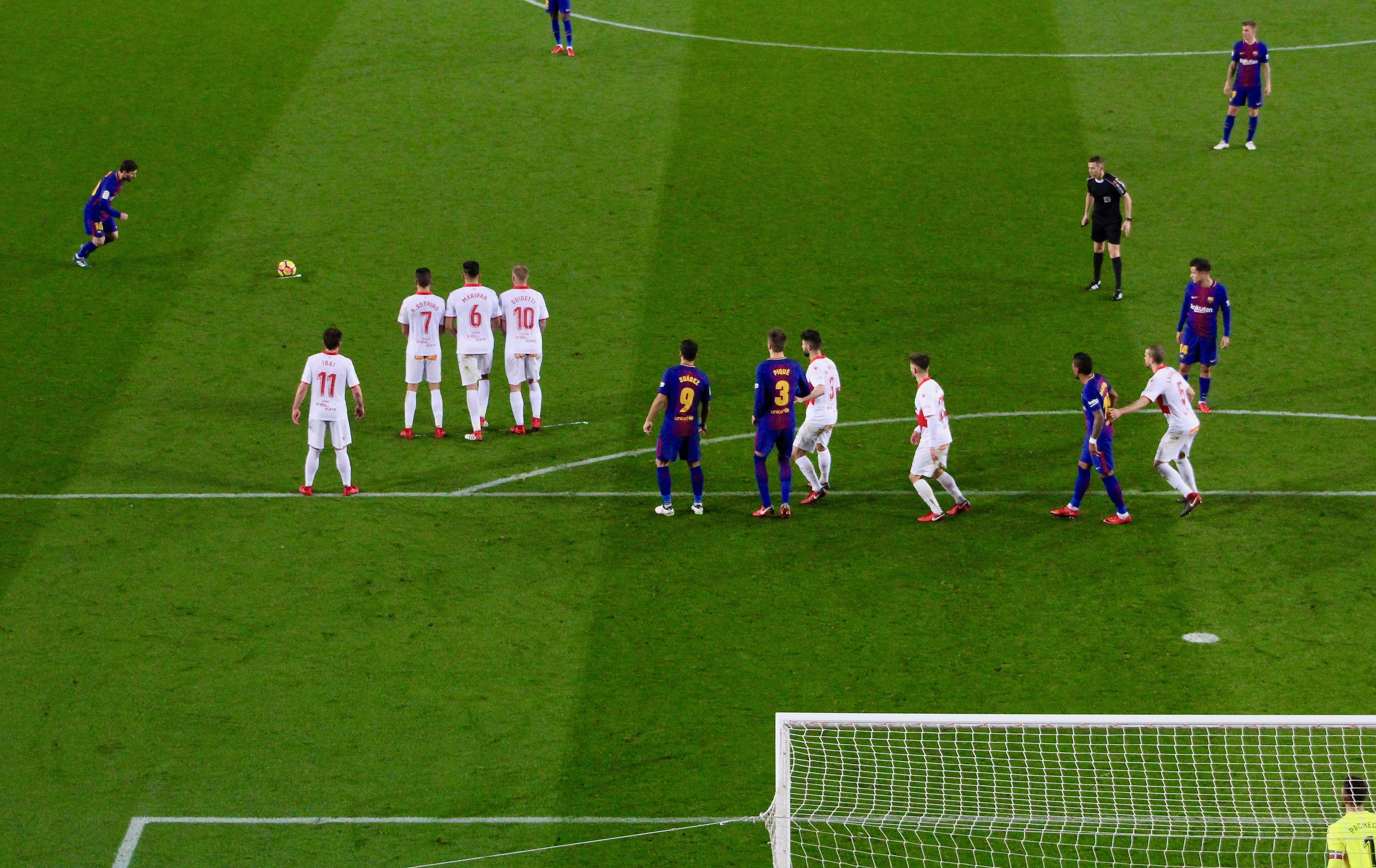 green color, playing, 4K, standing, day, camp nou (fc barcelona), group of people, outdoors, grass, game, team sport, sport, child, crowd, group, HD Wallpaper