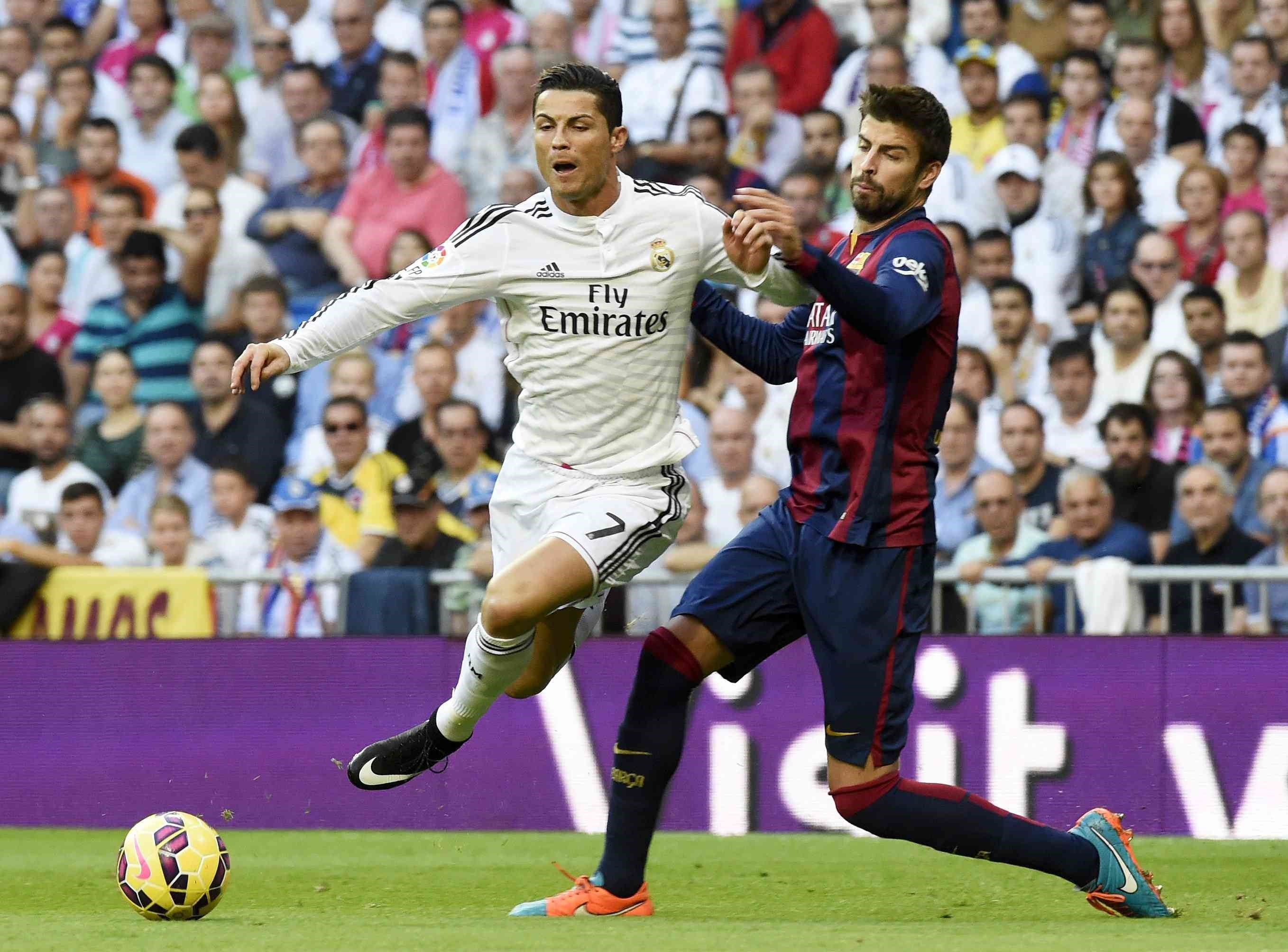 full length, ball, effort, athlete, competition, running, Real madrid vs barcelona, group of people, soccer, 2K, stadium, motion, Gerard pique, Cristiano ronaldo, HD Wallpaper