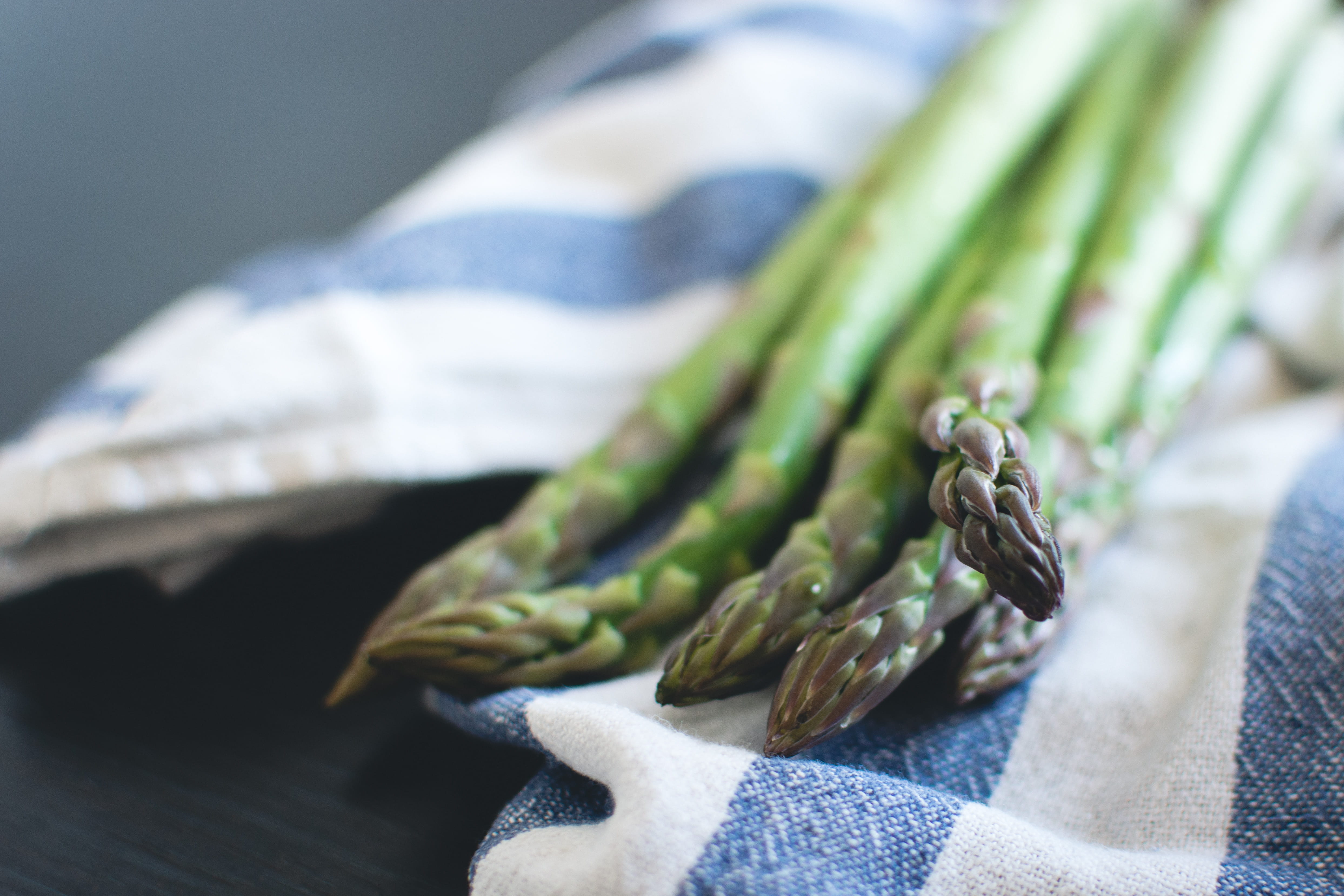 focus on foreground, table, green color, close up, indoors, still life, no people, textile, raw food, vegetarian food, 4K, selective focus, dish towel, HD Wallpaper