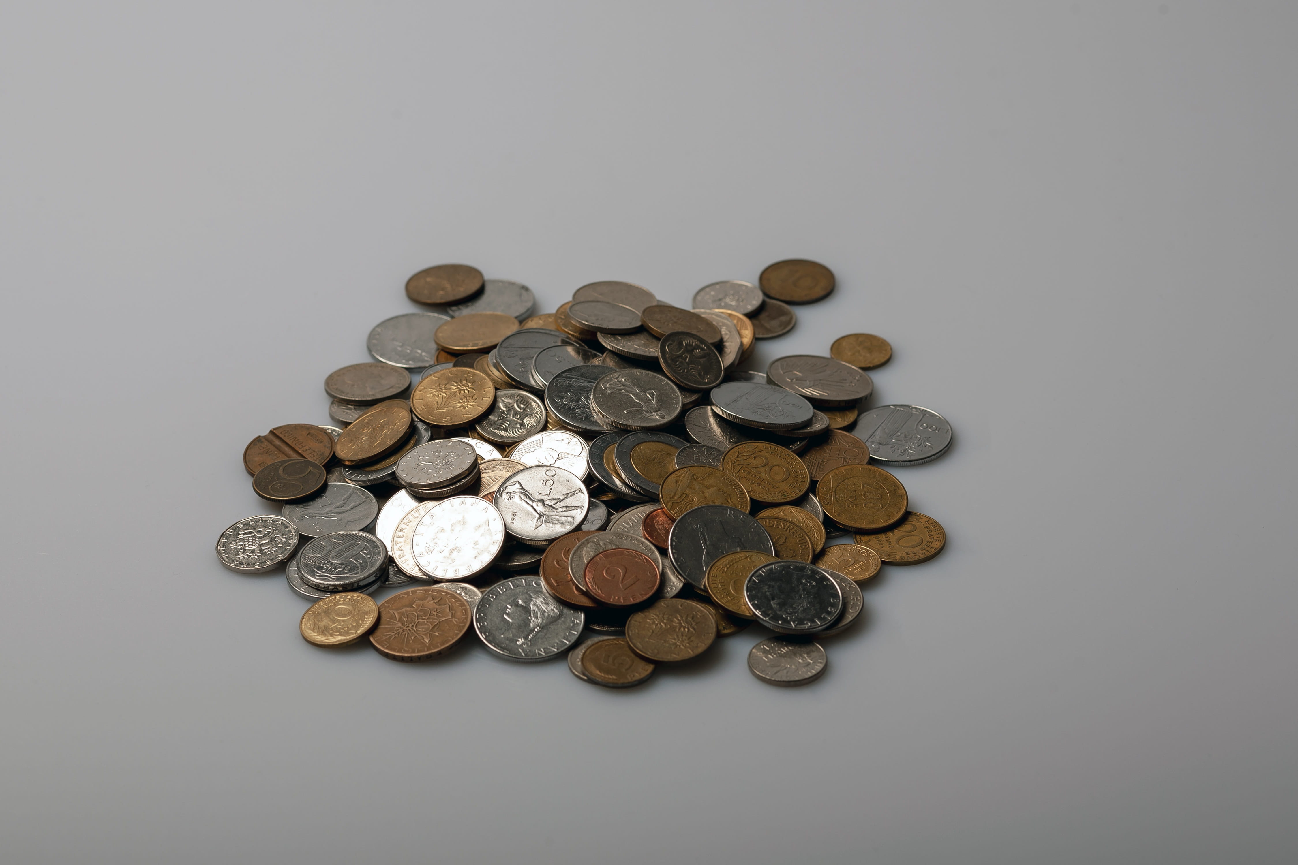 coins, savings, coin, large group of objects, 4K, white background, variation, heap, business, shiny, arrangement, no people, abundance, currency, economy, HD Wallpaper