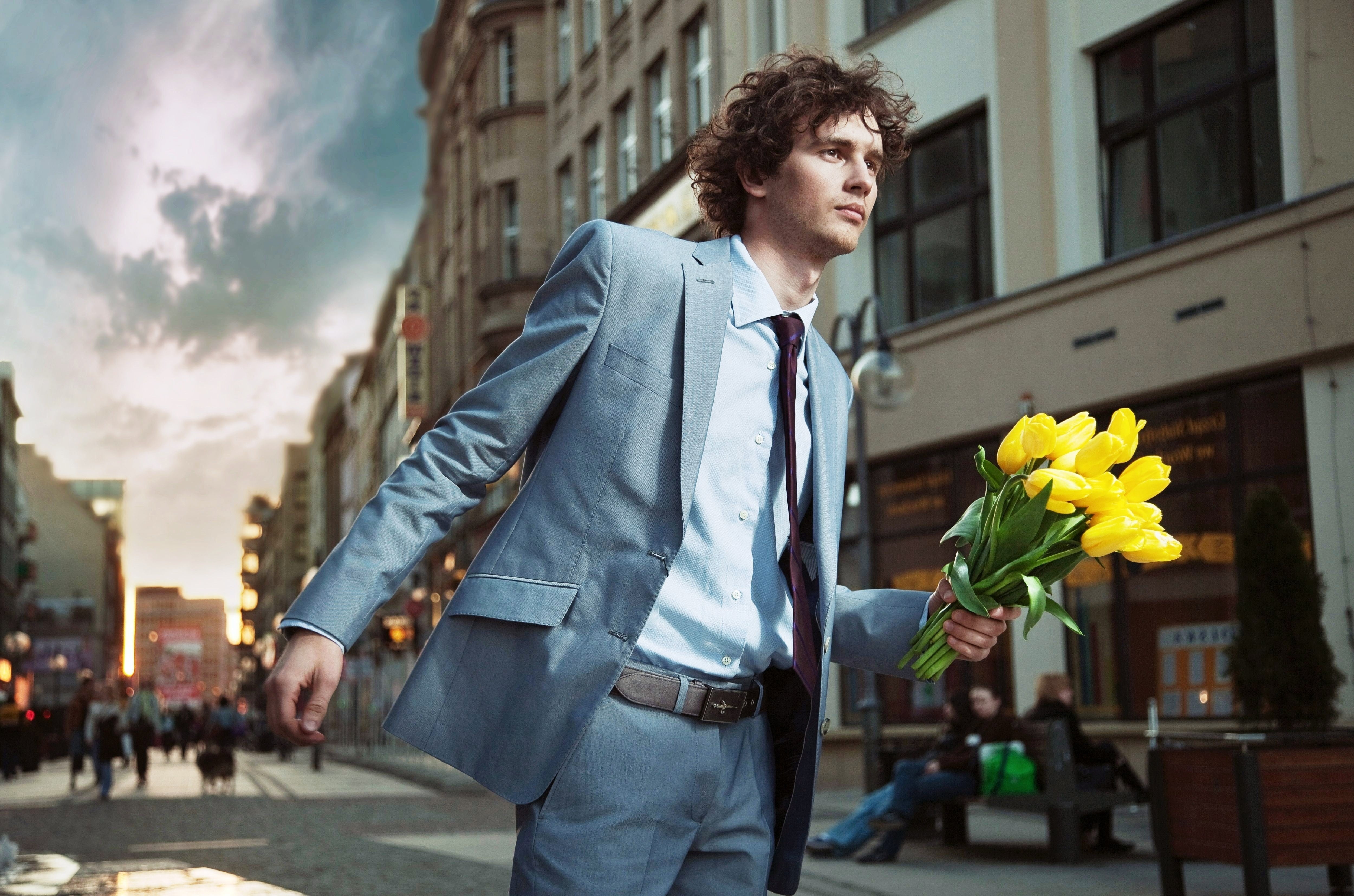 looking away, costume, well-dressed, blazer, confidence, suit, three quarter length, flower, business, adult, 4K, outdoors, hair, businessman, gray, yellow, HD Wallpaper