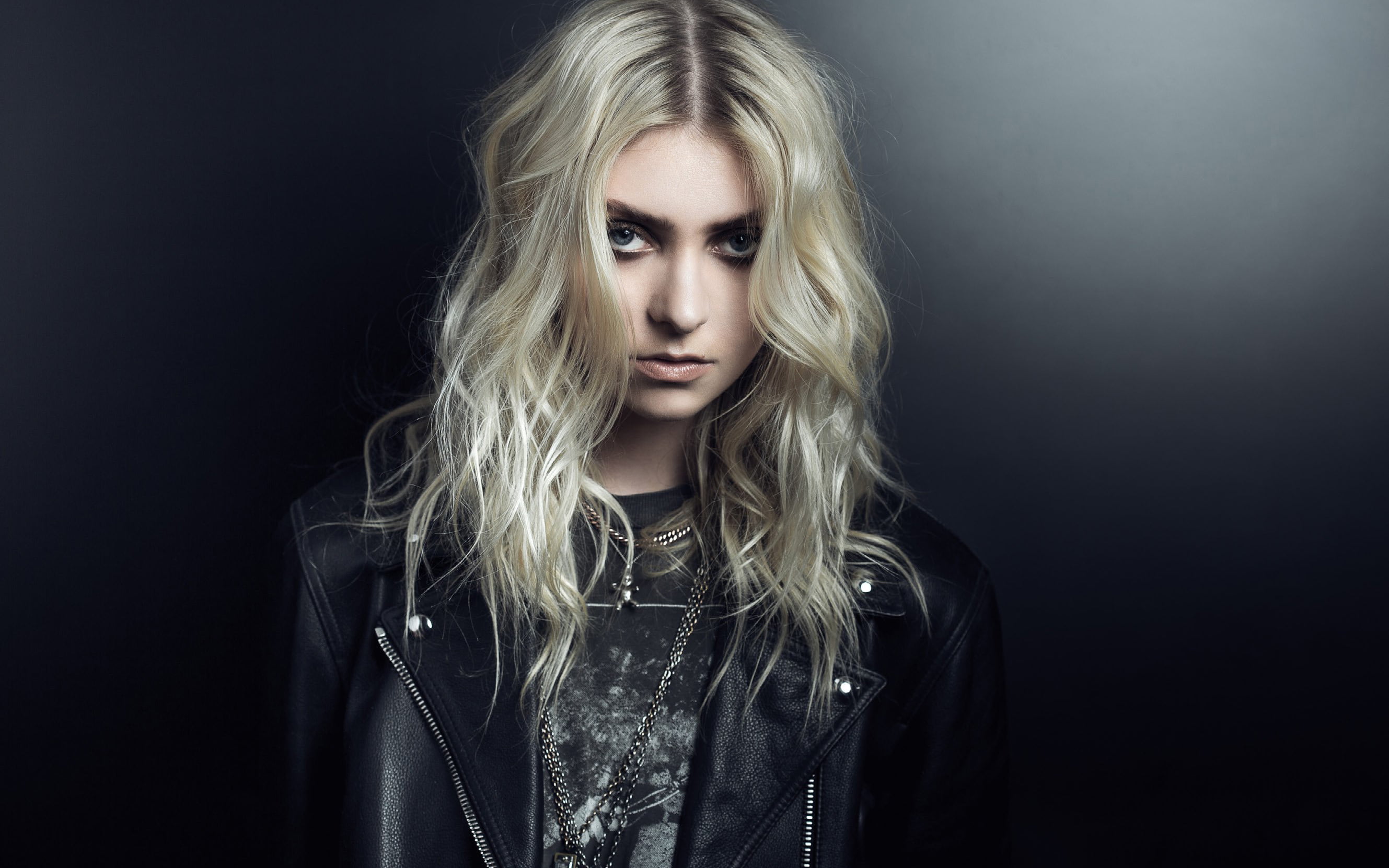 front view, hair, beautiful woman, girls, young adult, blond hair, long hair, studio shot, black background, dark, adult, beautiful people, hd, beauty, HD Wallpaper