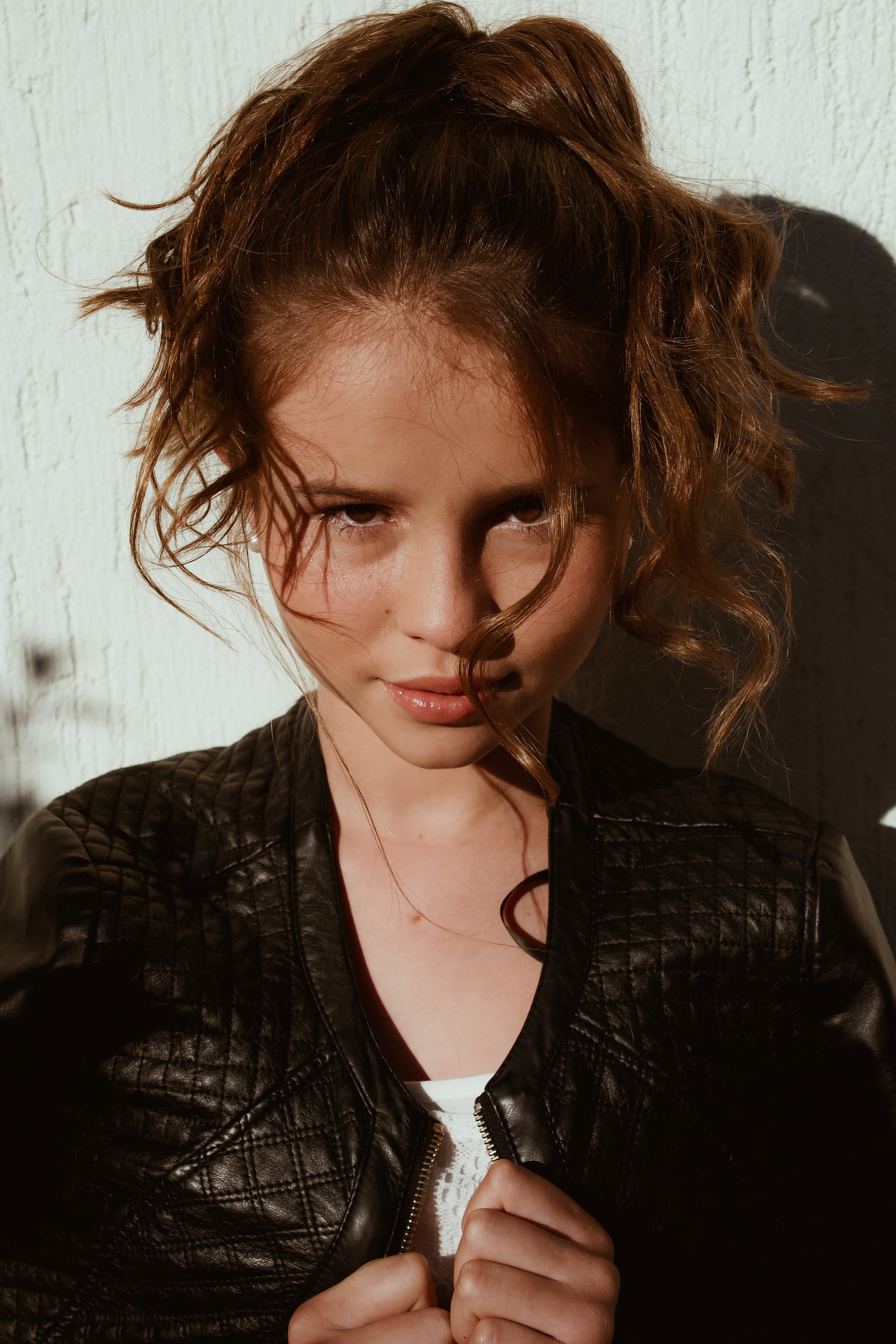 hairstyle, eyes, leisure activity, fashion, glamour, female, pretty, photoshoot, zip, leather, beautiful, front view, cute, brunette, facial expression, Phone HD Wallpaper