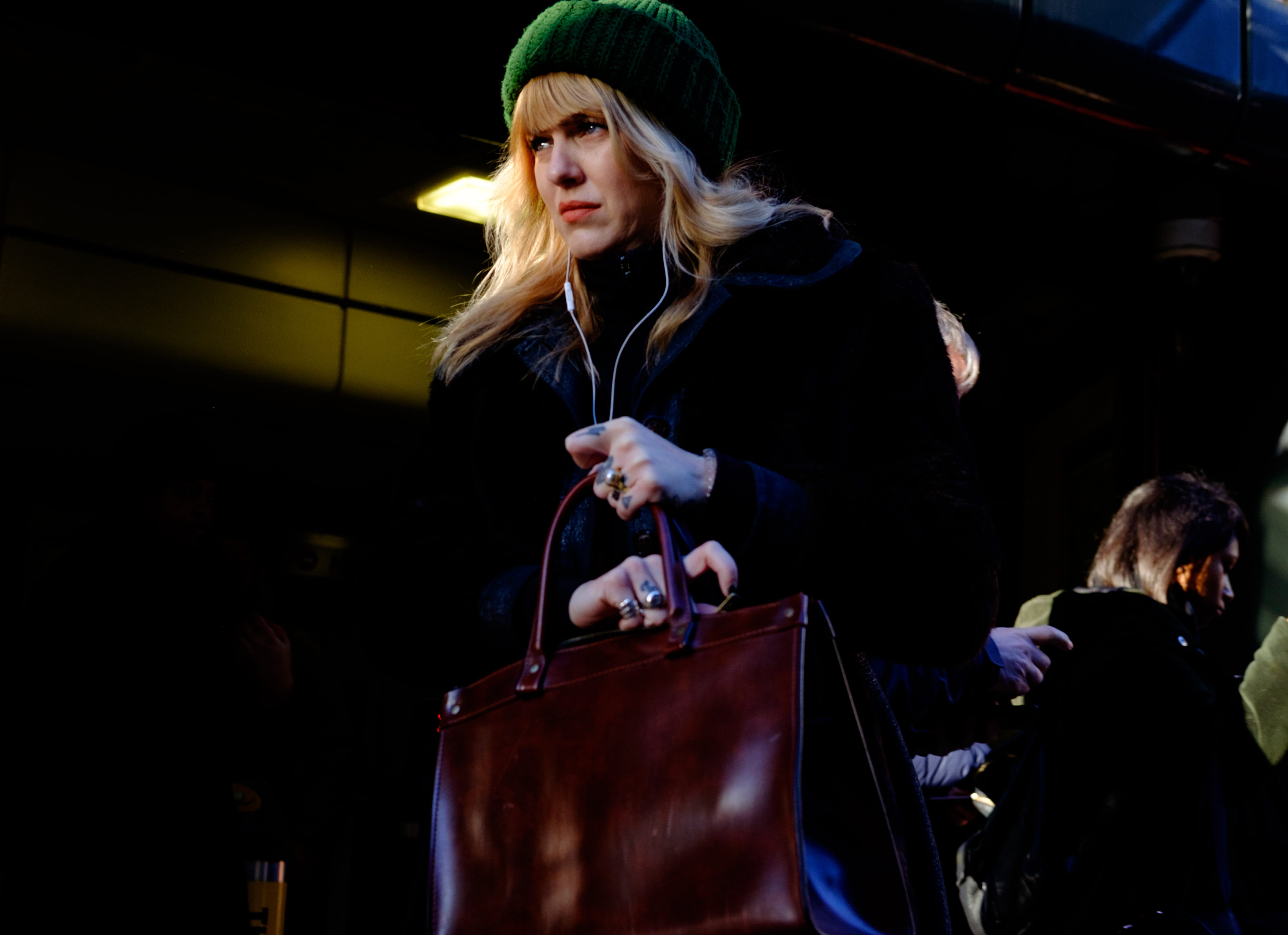 women, bonnet, adult, night life, purse, hair, coat, two people, cap, hat, 4K, briefcase, clothing, leather, person, incidental people, human, blond hair, HD Wallpaper