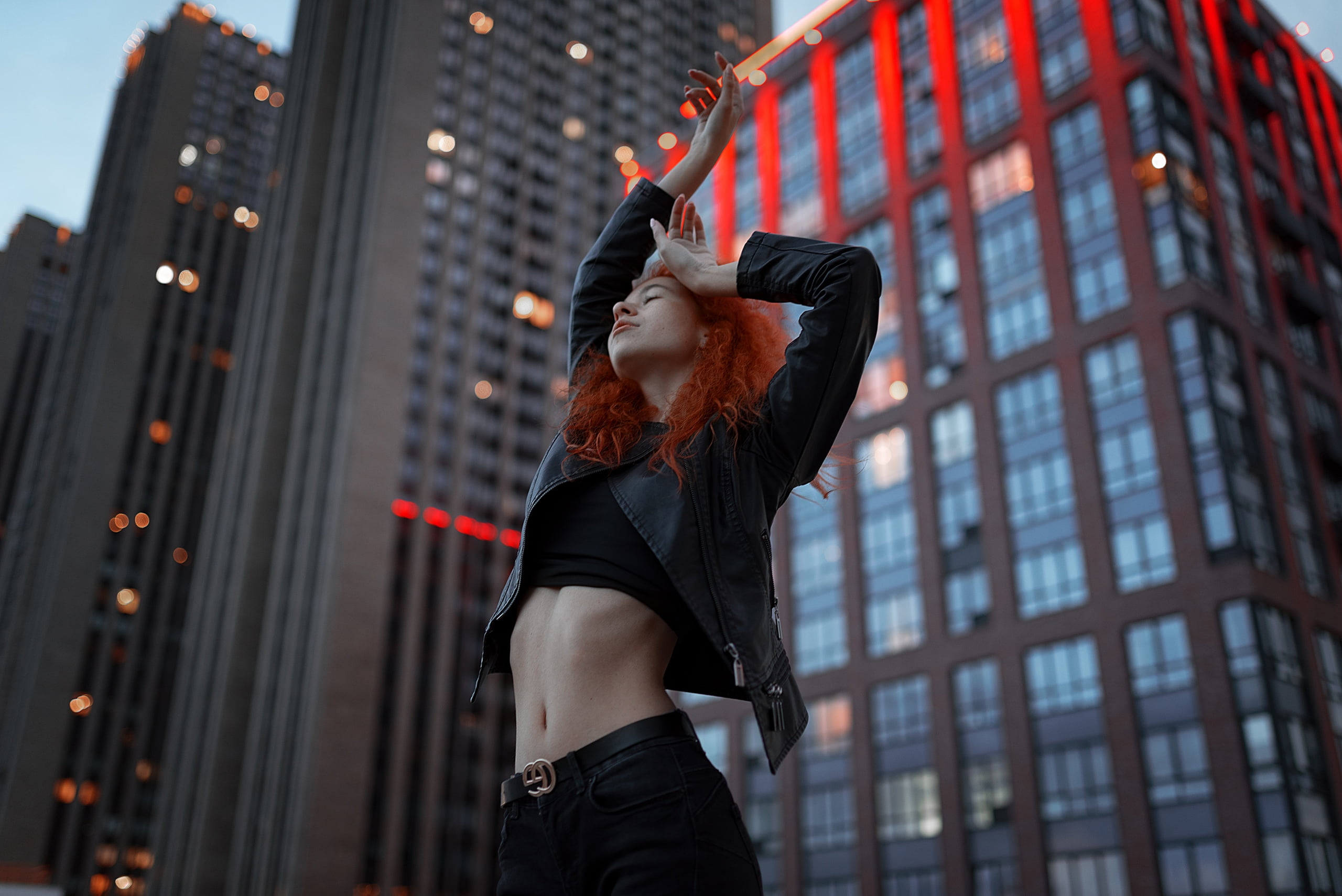 depth of field, black tops, model, closed eyes, redhead, jeans, black jackets, black clothing, outdoors, belt, arms up, leather jackets, women outdoors, HD Wallpaper