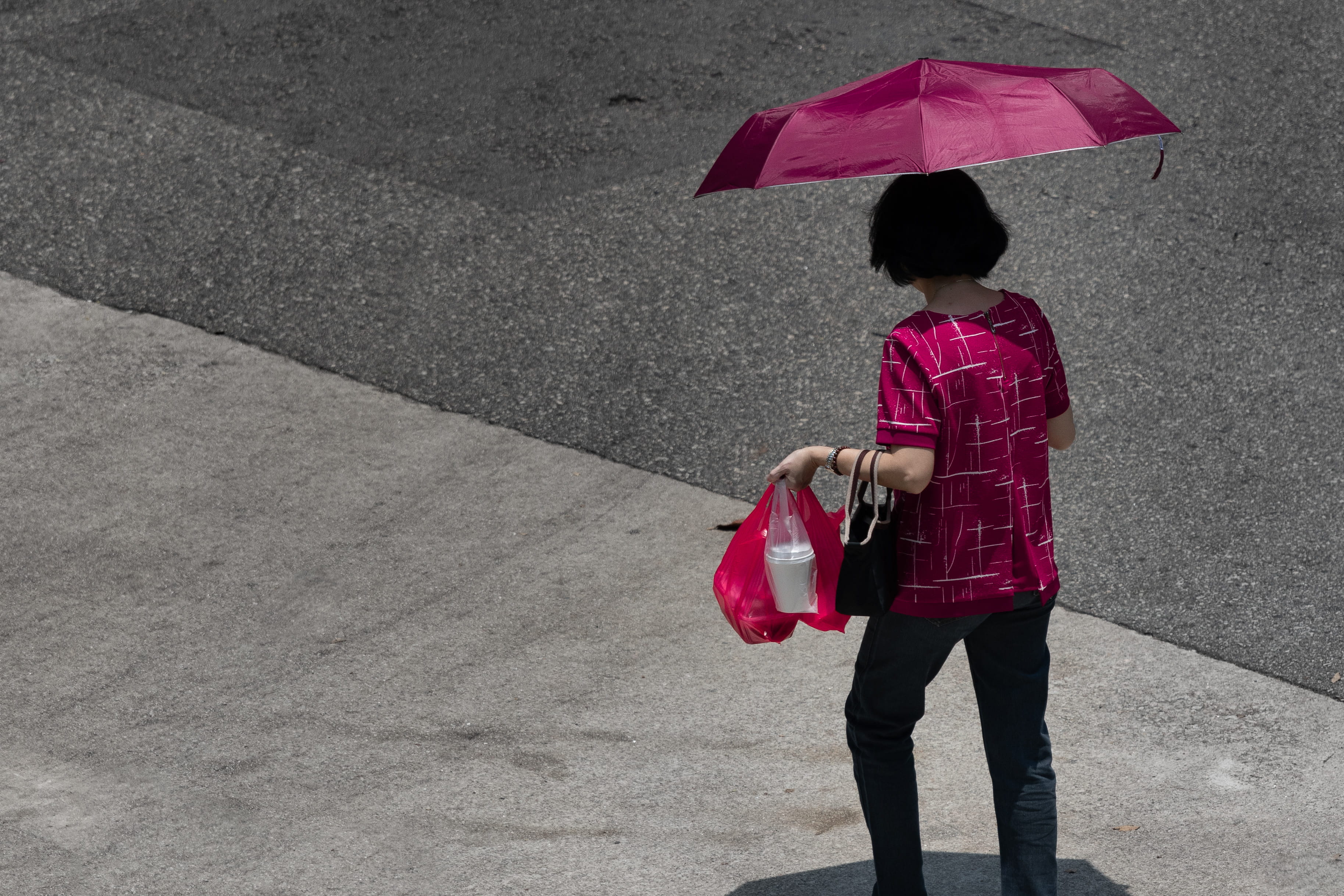 2 jln kilang barat, innocence, canopy, 2K, casual clothing, carrying, holding, three quarter length, clothing, red, machine, apparel, accessories, child, HD Wallpaper