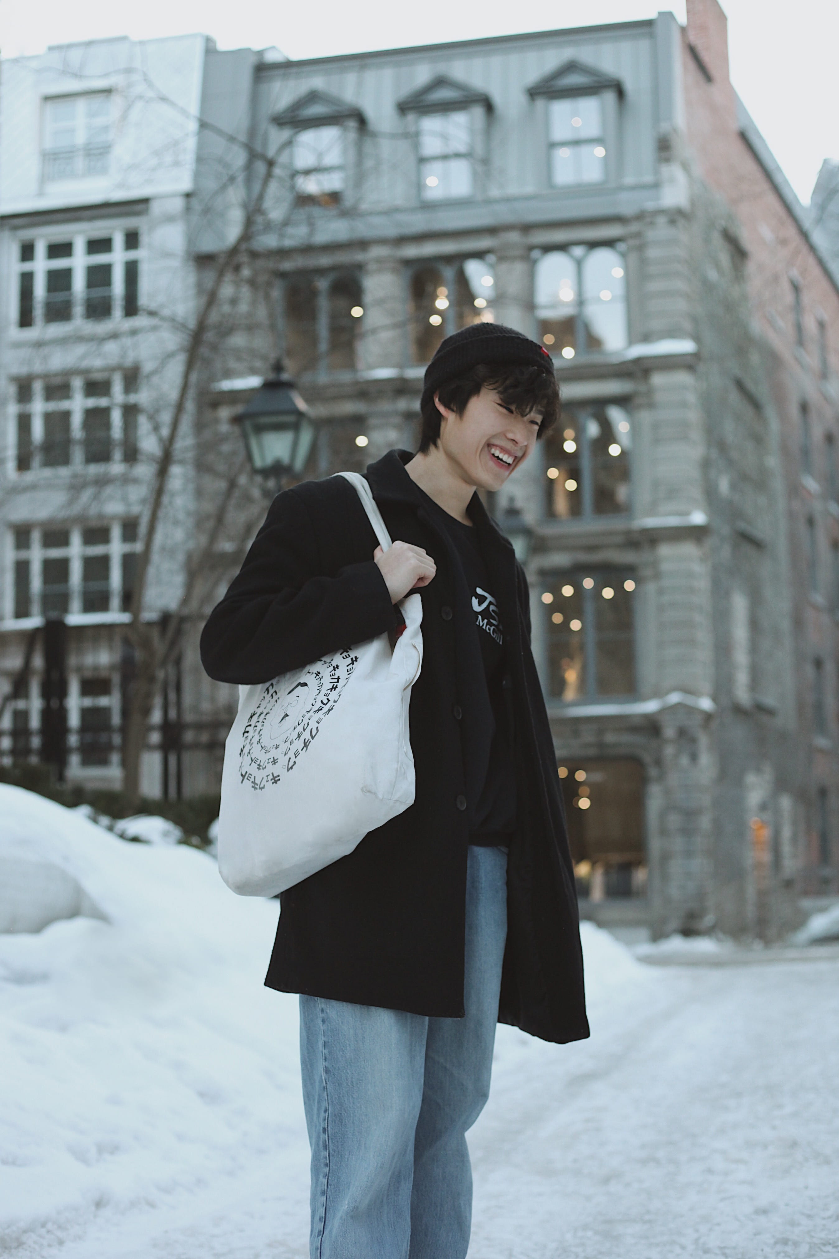building exterior, built structure, real people, three quarter length, city, beanie, human, leisure activity, bag, warm clothing, women, long sleeve, asian, Phone HD Wallpaper