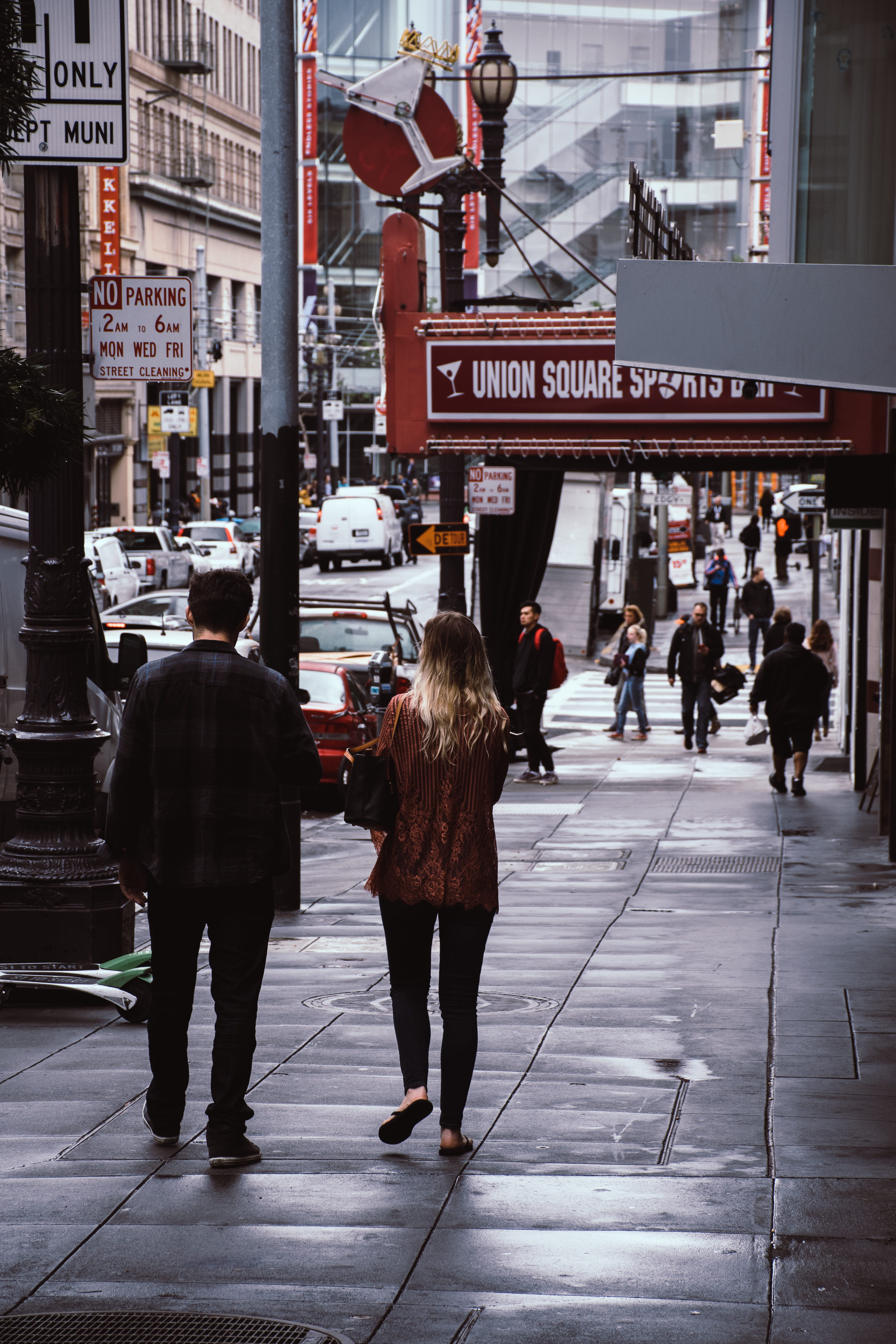 5K, shops, sidewalk, store, city, women, pavement, built structure, urban, business, rear view, street, road, adult, man, commerce, people, vehicles, text, Phone HD Wallpaper