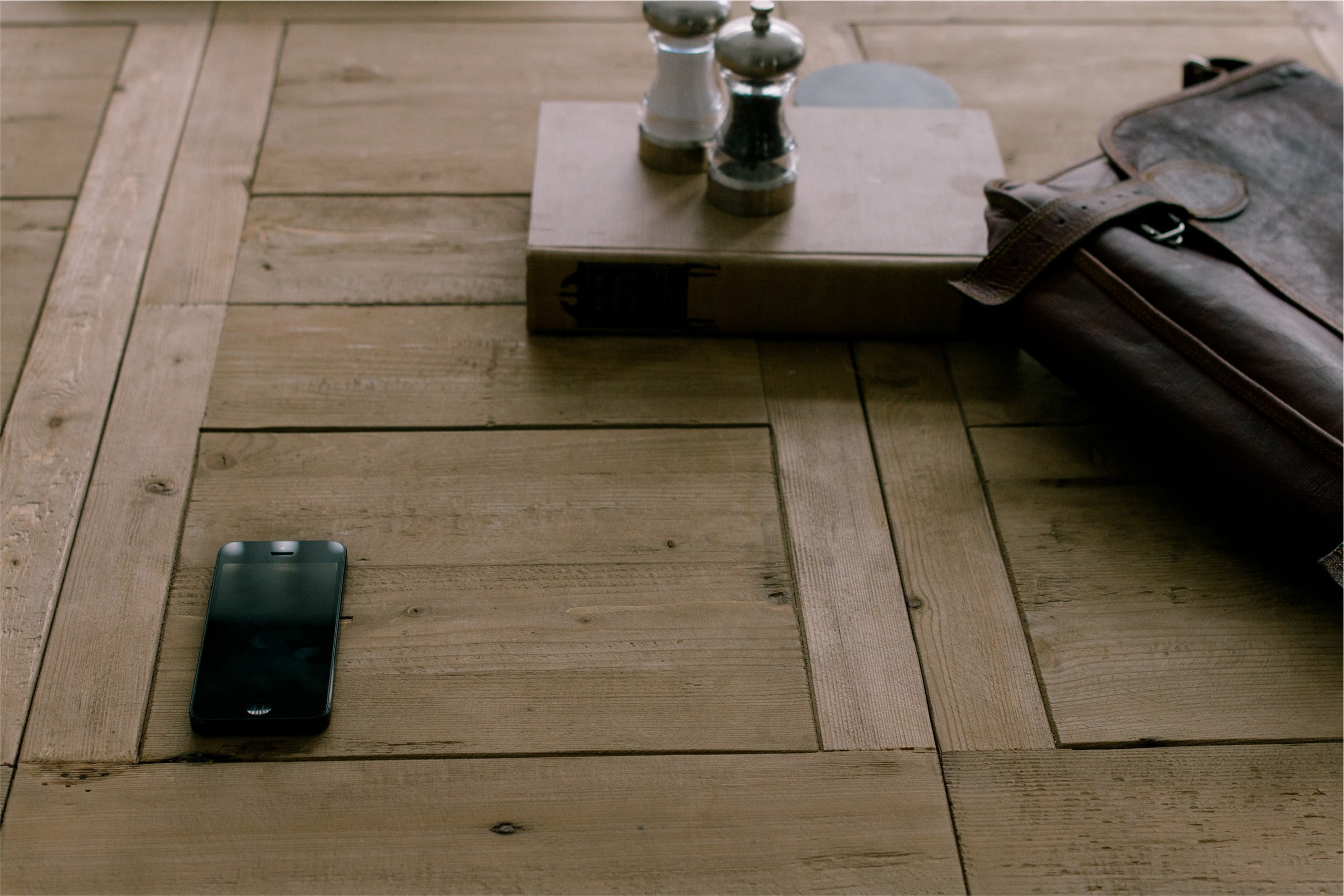 satchel, glass, communication, still life, flooring, equipment, pepper, technology, wood, smart phone, factory, brown, mobile, box, wood - material, table, HD Wallpaper