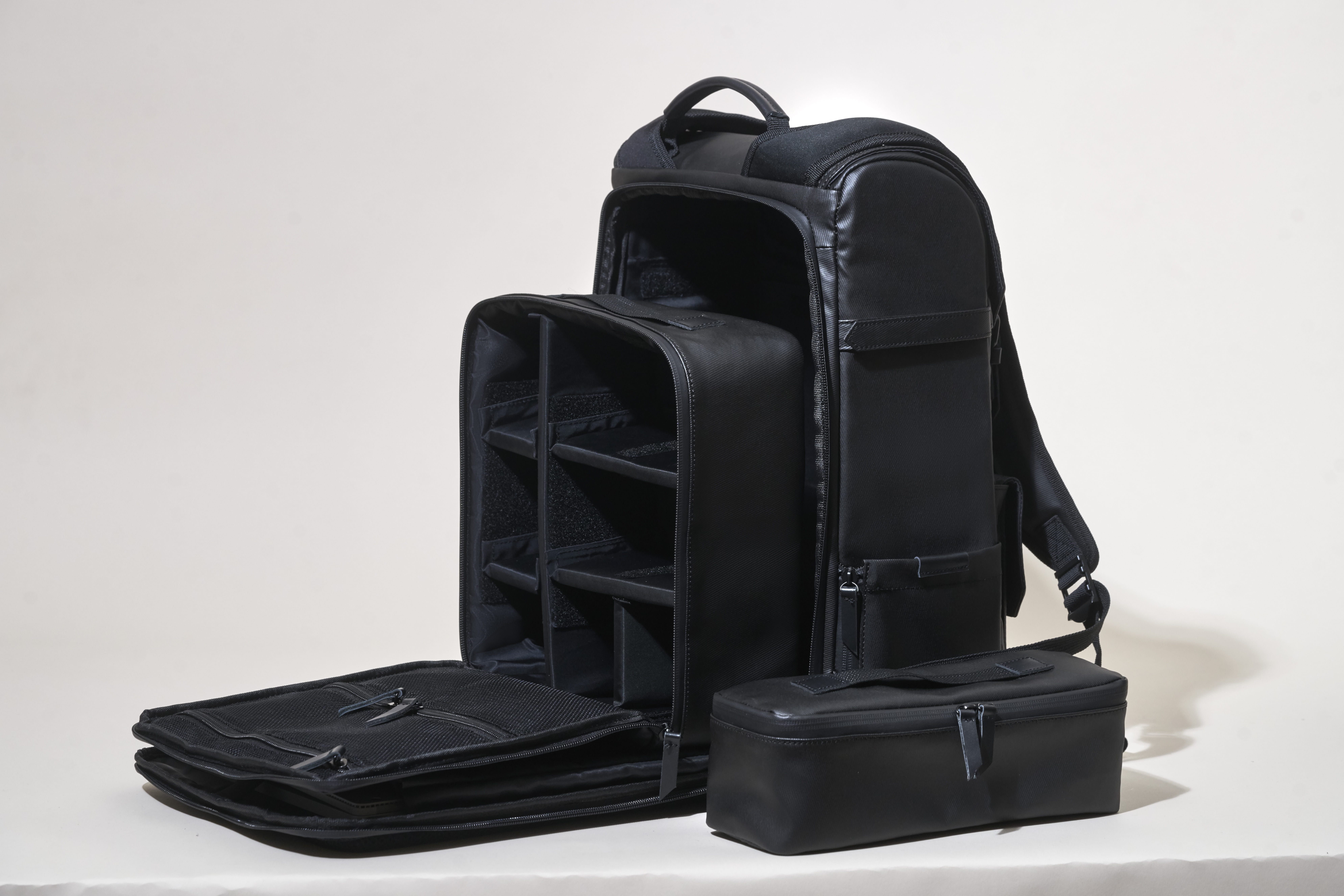 studio shot, case, contemporary, modern, leather, still life, handle, indoors, safety, shoe, fashion, cut out, organizer, 8K, travel, single object, black, HD Wallpaper