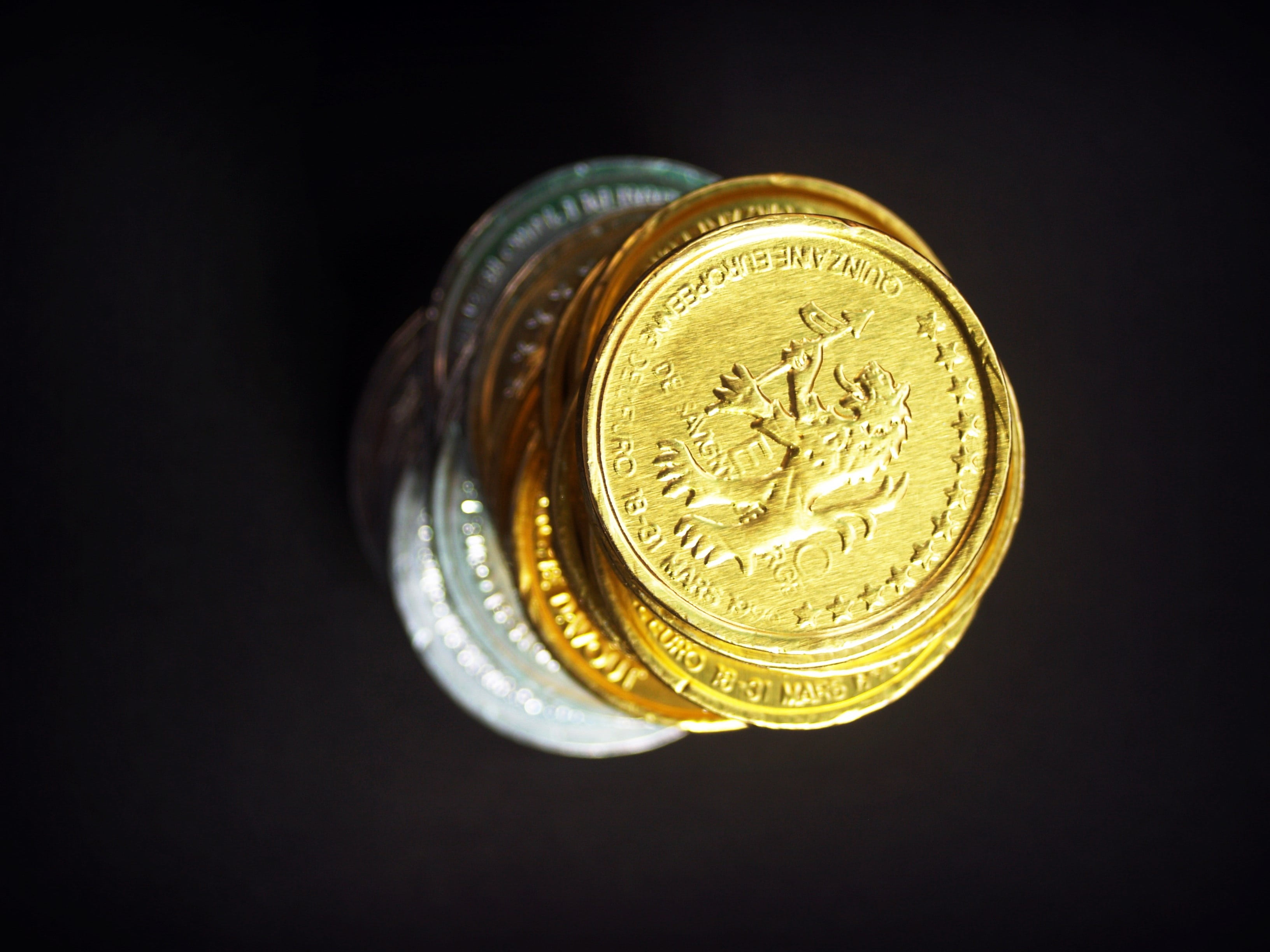 currency, investment, still life, consumerism, chart, single object, business, circle, wealth, expense, diagram, economy, gold Colored, isolated, no people, HD Wallpaper