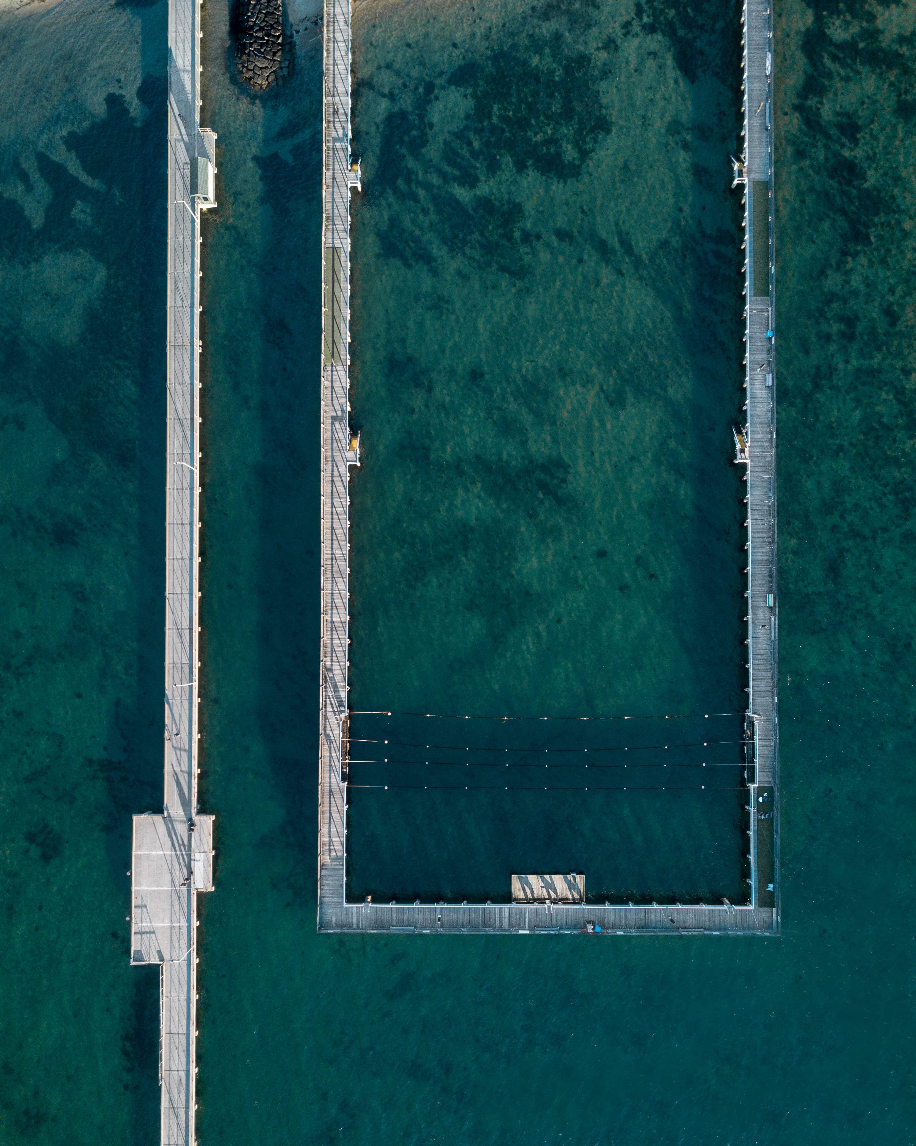 water, turquoise colored, outdoors, day, 2K, sea, pool, high angle view, aerial, construction, architecture, reflection, swimming pool, window, built structure, Phone HD Wallpaper