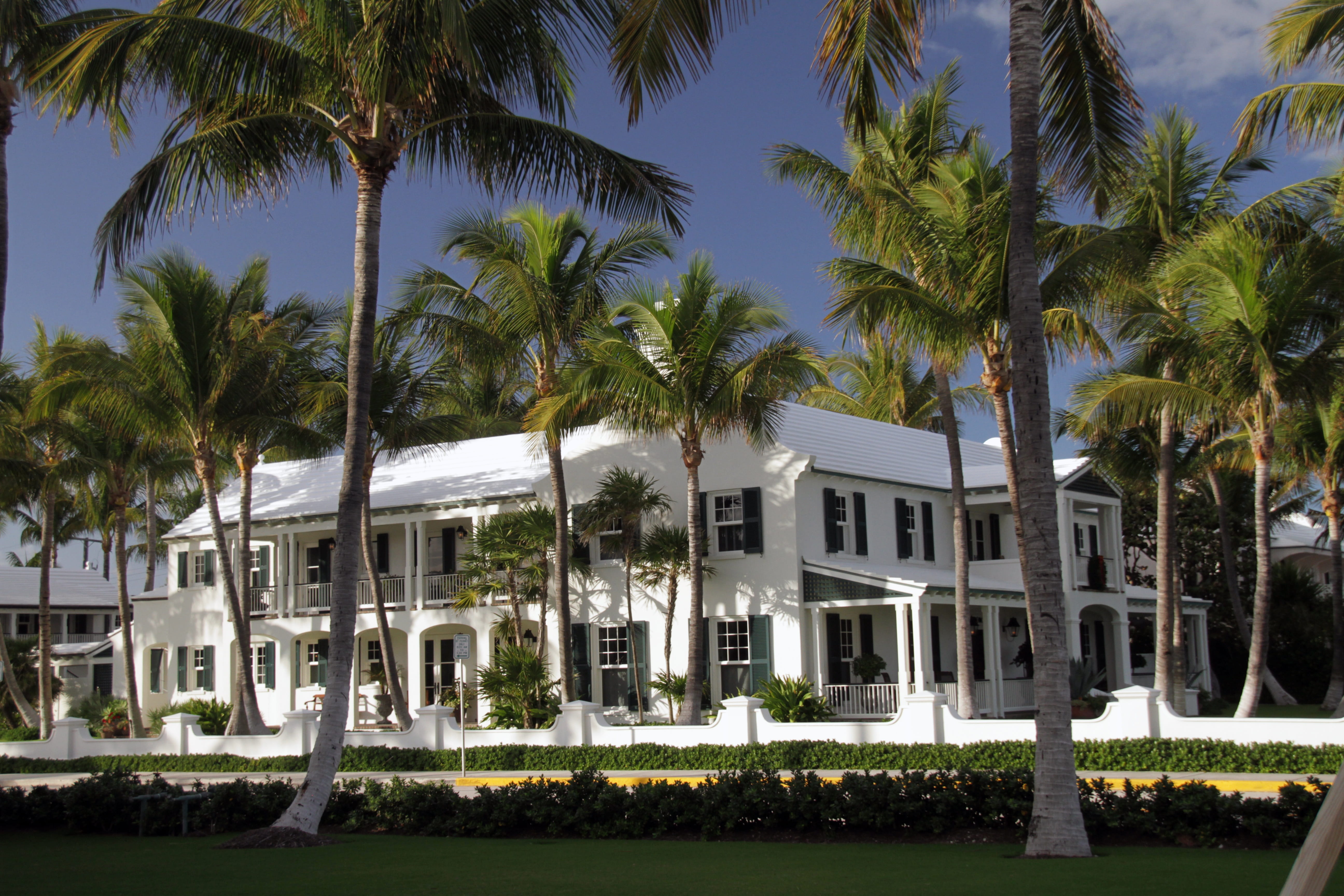 seaside, residential district, tropical tree, no people, lawn, built structure, 5K, plant, house, architecture, swimming pool, nature, tree, building, HD Wallpaper