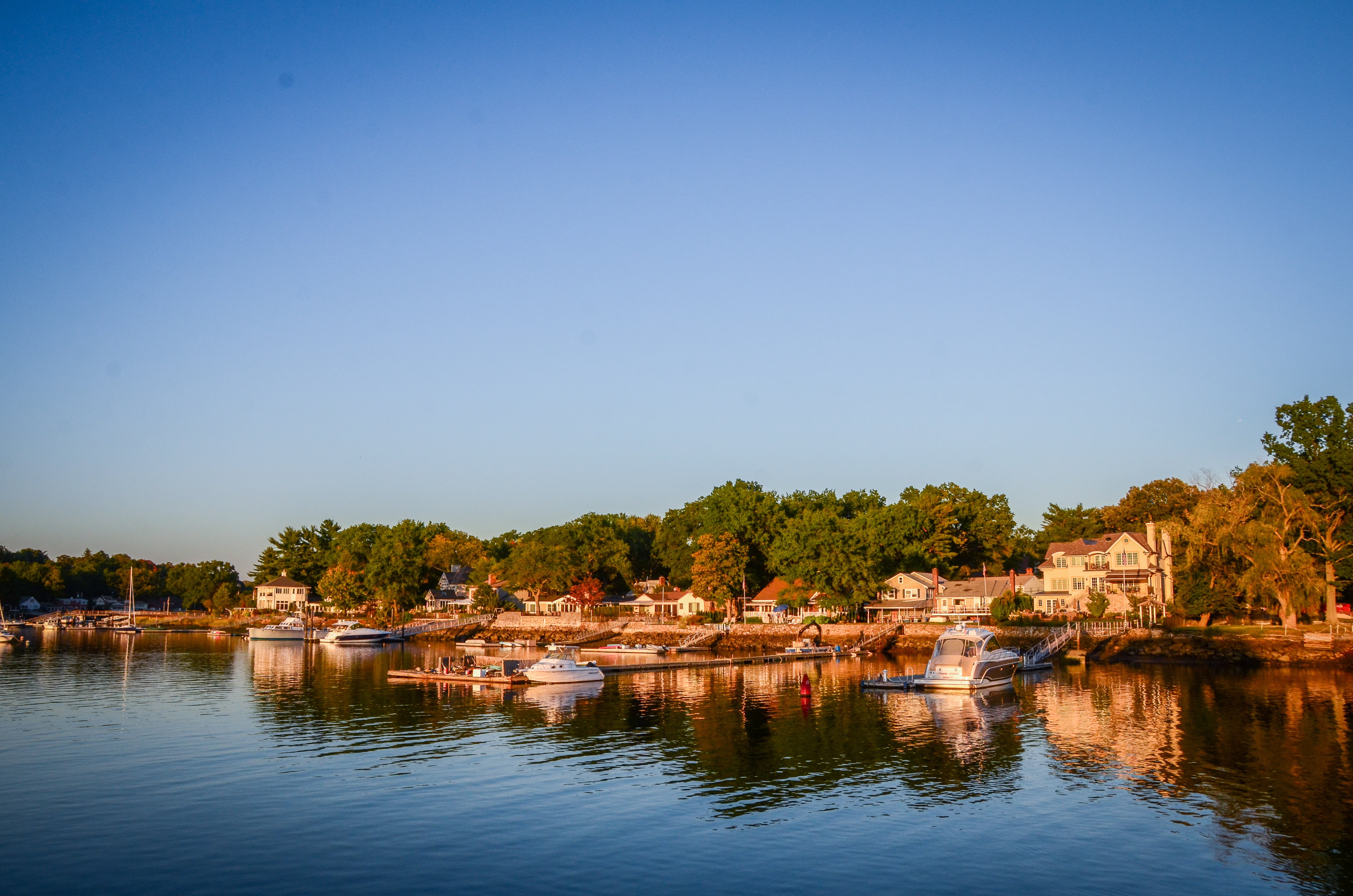 sky, waterfront homes, wealthy, waterfront, clear sky, scenics - nature, blue, home, architecture, tree, reflection, 4K, lake, beach front, outdoors, built structure, HD Wallpaper