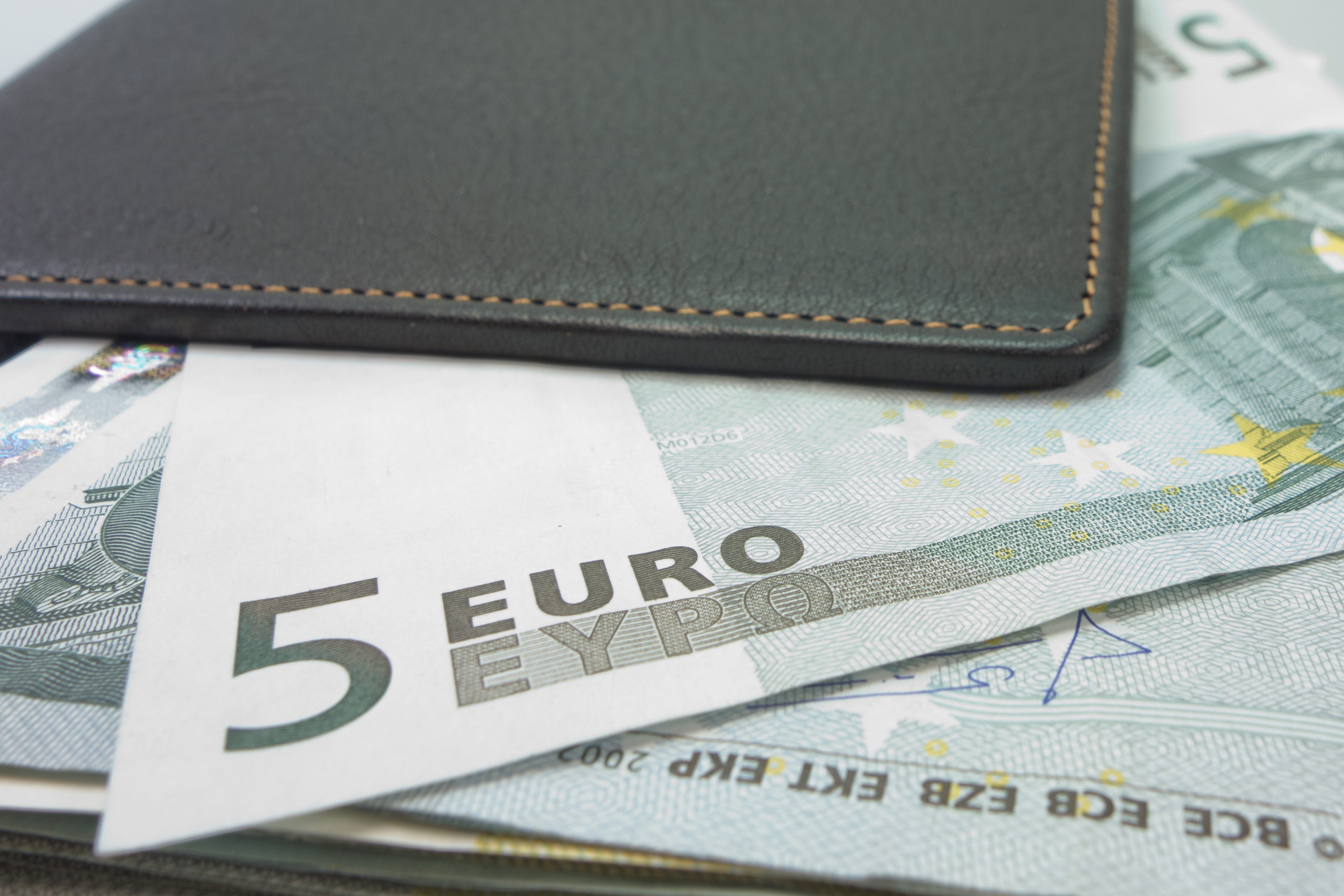 studio shot, business, leather goods, no people, banking, coin, man purse, close-up, finance, savings, mens wallet, euro, paper currency, currency, selective focus, HD Wallpaper