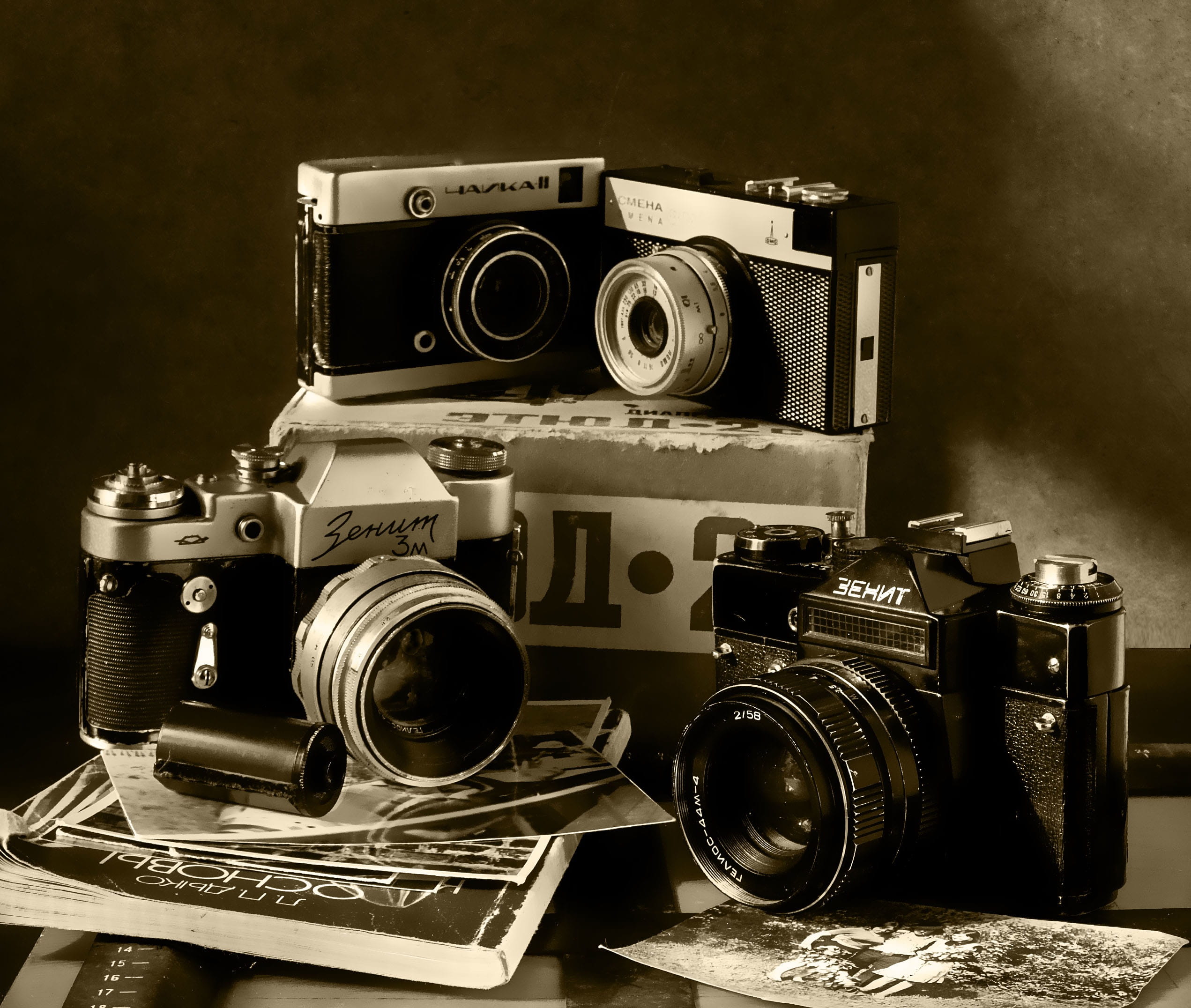 Cameras, Box, indoors, antique, history, no people, old-fashioned, 1080P, lens - optical instrument, arts culture and entertainment, table, camera - Photographic Equipment, HD Wallpaper