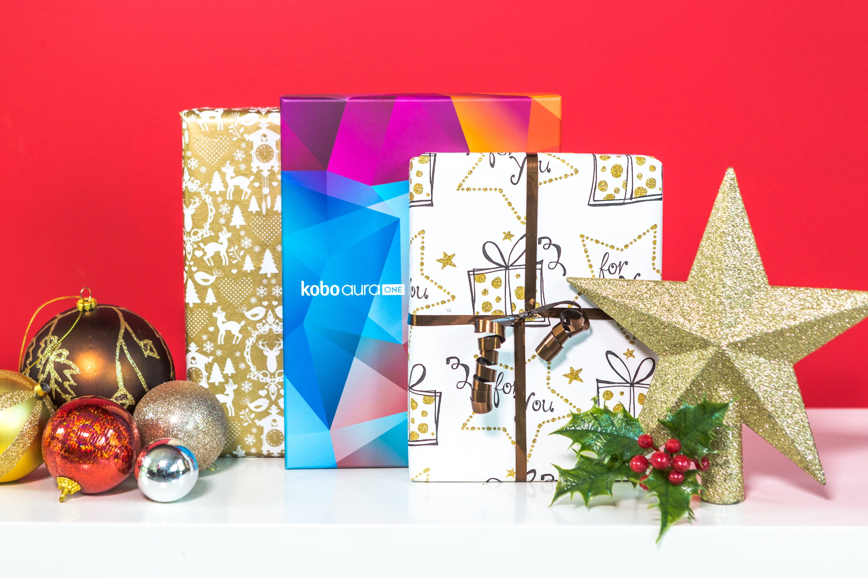 christmas ornament, christmas, reading light, tablet, tree, december, package, kobo, gifts, indoors, celebration, decoration, ribbon, wrapping paper, 2K, HD Wallpaper