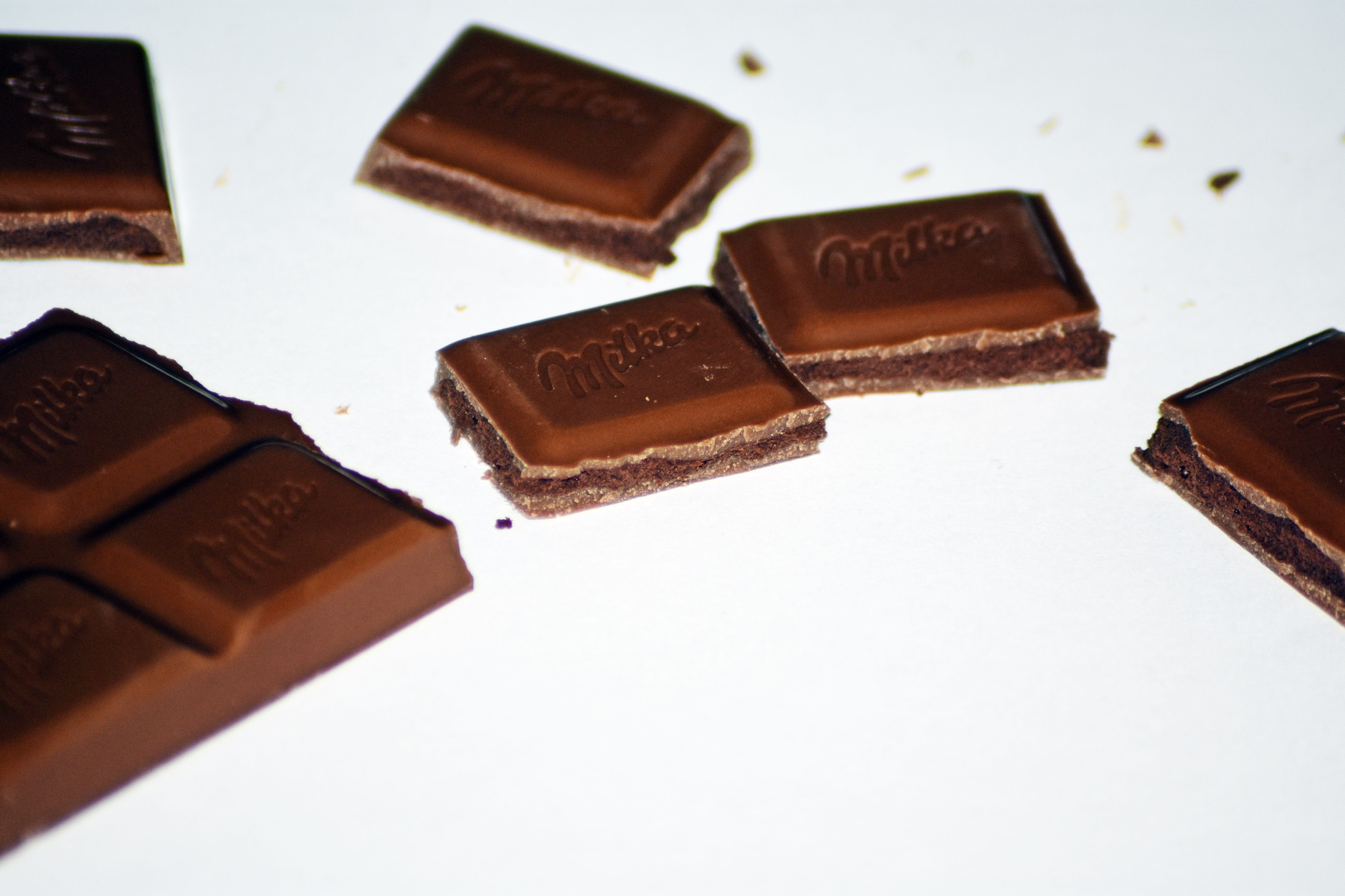 chocolate bar, sweet, food and drink, indulgence, food, spent, mil, freshness, brown, choice, cubes, sweets, no people, white background, sweet food, indoors, HD Wallpaper