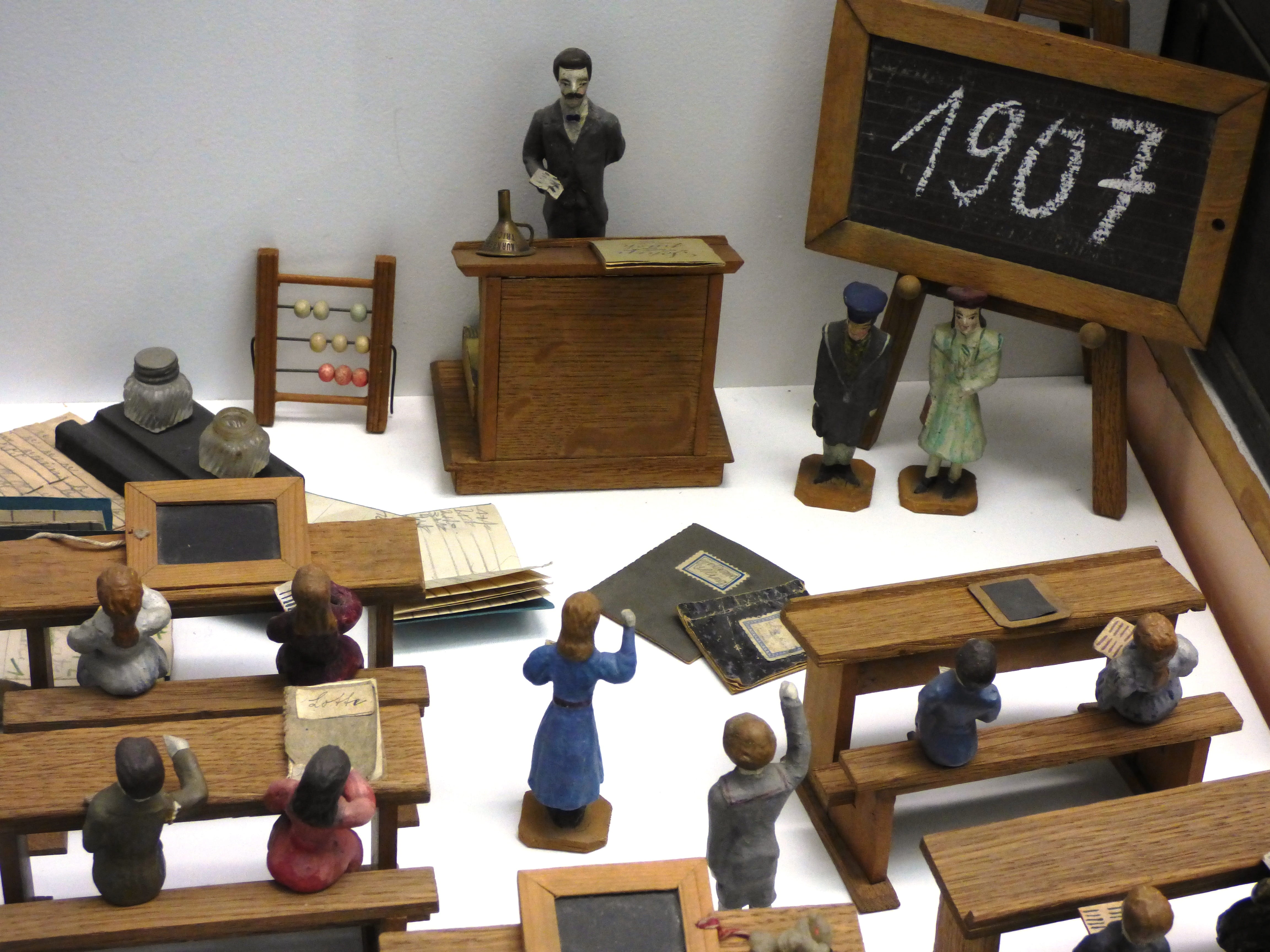 human representation, figurines, an array of, art and craft, diary, school, thumbnails, handbook, indoors, science, text, architecture, toys, benches, communication, HD Wallpaper