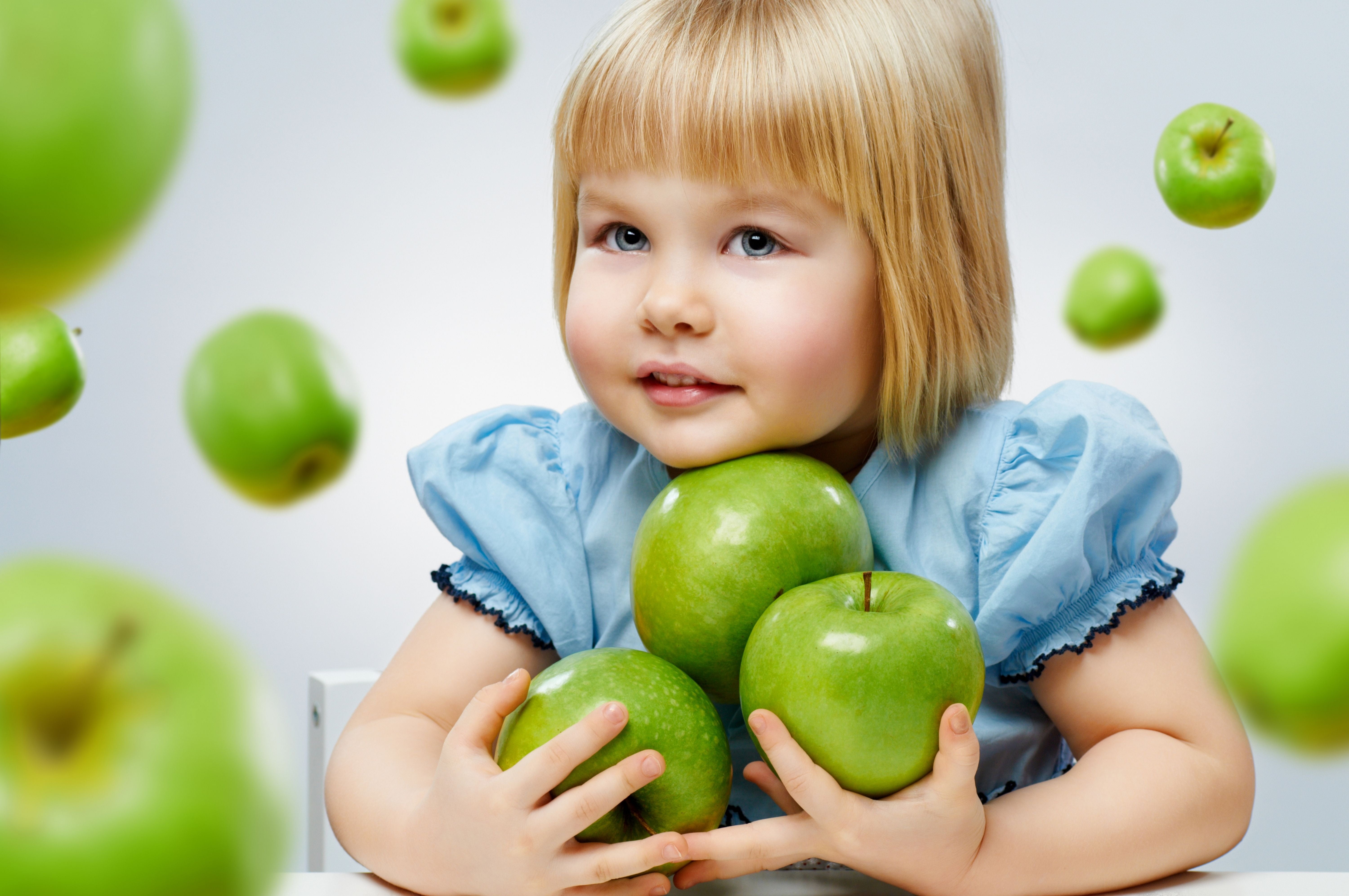 lifestyles, color Image, white, apple, smiling, apple - Fruit, shirt, girl, cute, snack, green Color, one Person, happiness, offspring, portrait, childhood, HD Wallpaper