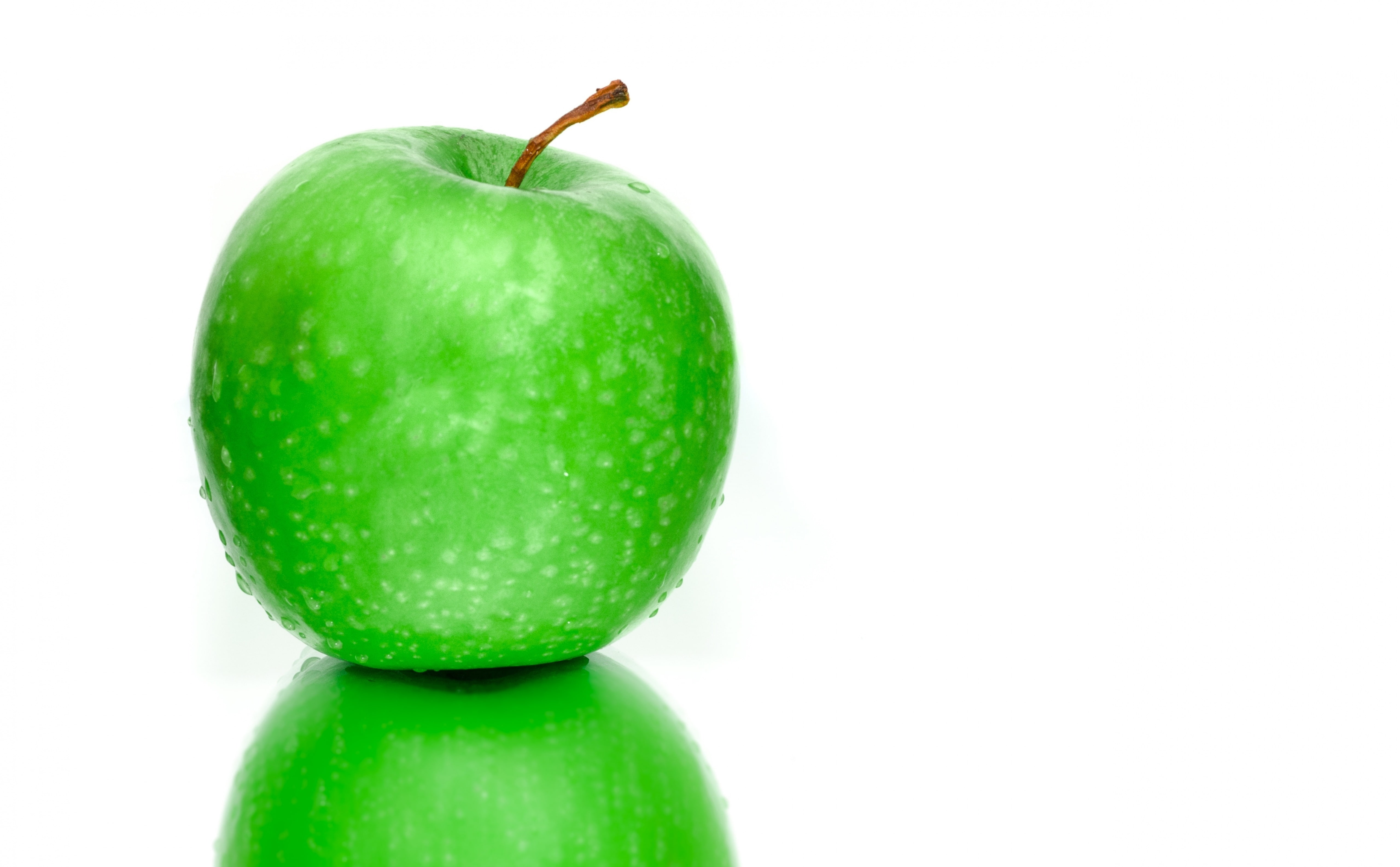 green color, close-up, Food and Drink, cut out, healthy eating, wellbeing, nature, copy space, no people, freshness, diet, Green, vitamins, ripe, Apple, HD Wallpaper