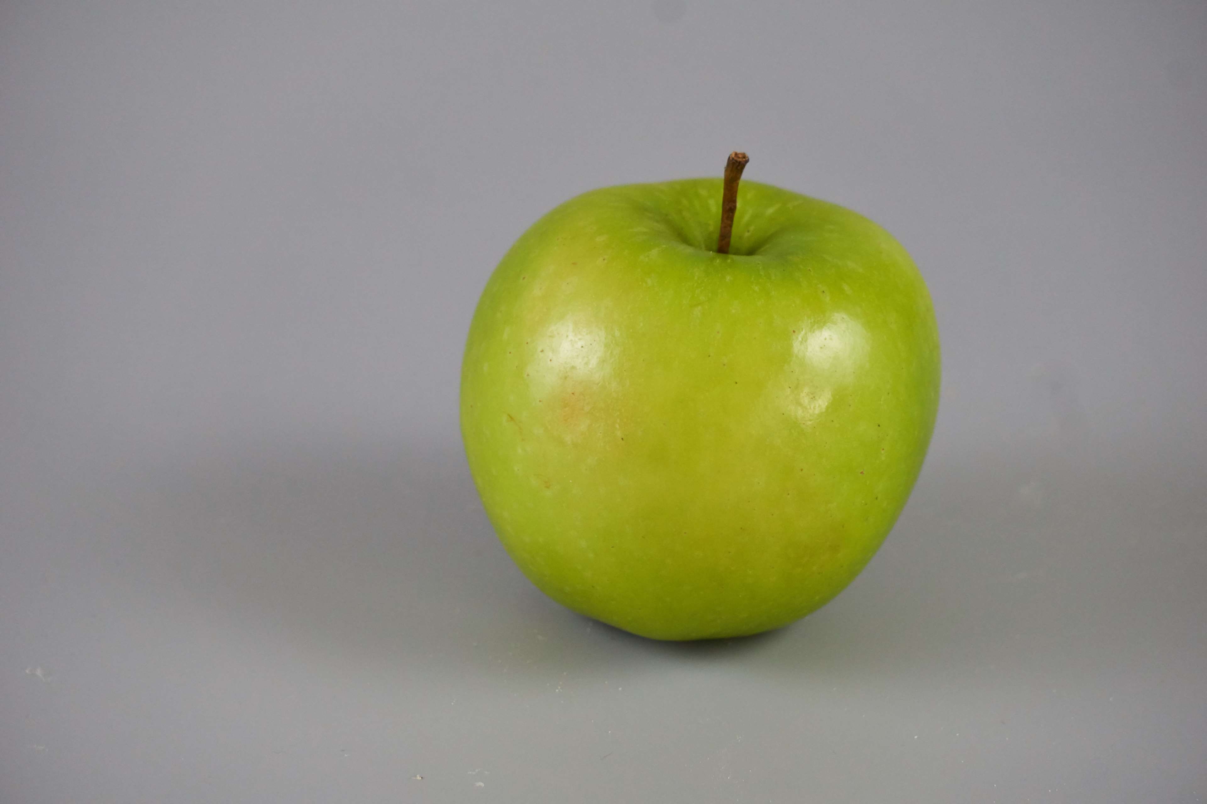 dessert, apple, cut out, snack, studio shot, agriculture, wellbeing, colored background, alimentation, vert, fruit, no people, still life, green color, HD Wallpaper