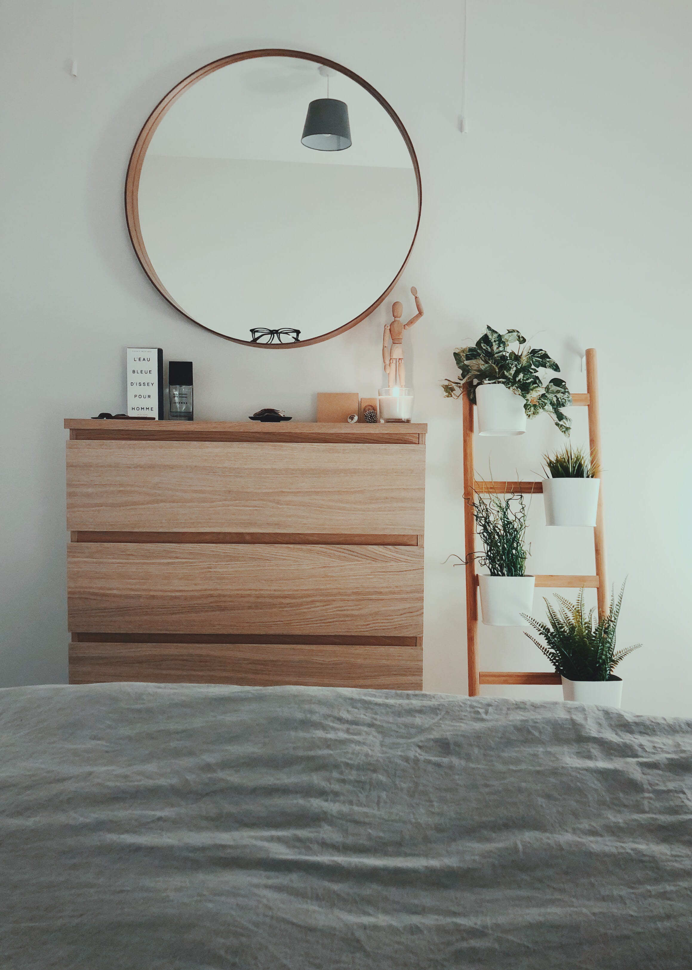 shape, inside, furnishing, flower, day, drawer, beside, wood - material, artist, chest, plant, wooden, rack, interior design, bed, round, minimalism, framed, Phone HD Wallpaper