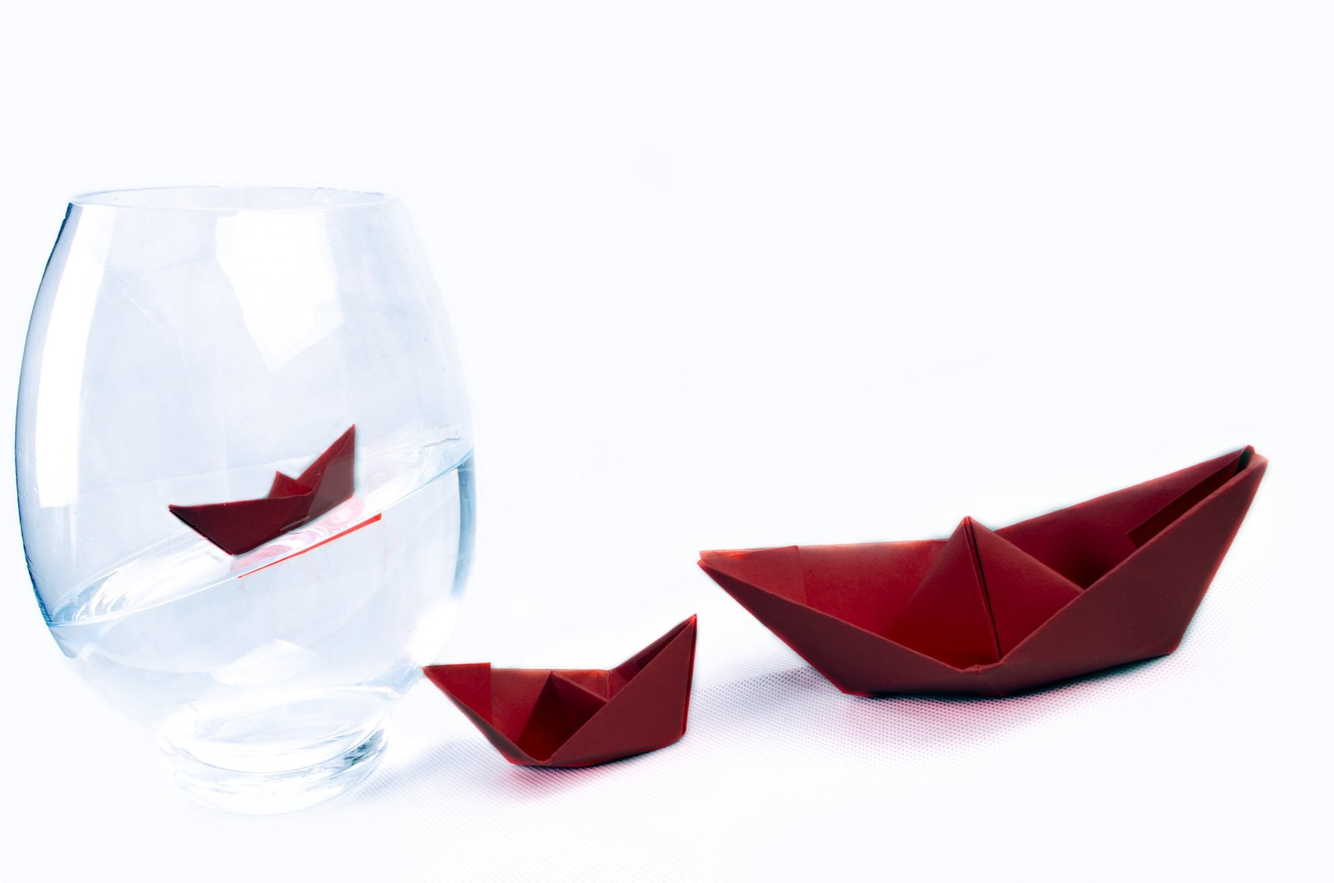 animal, glass, away, vessel, close-up, studio shot, fashion, swimming, red, paper, cut out, white background, fancy, napkins, copy space, indoors, beside, HD Wallpaper