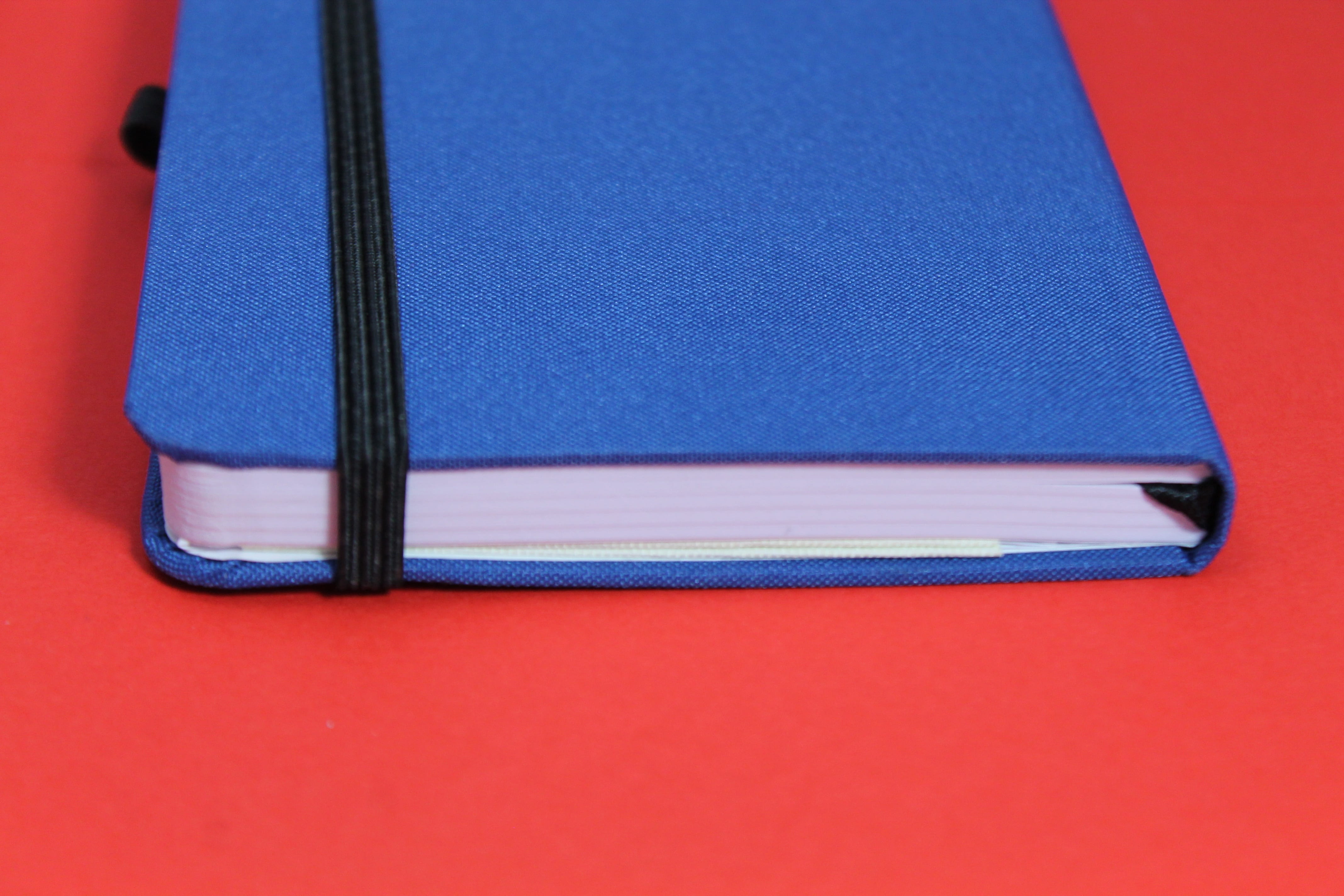 still life, close-up, red, red background, high angle view, blue background, page, colored background, schedule, copy space, note pad, studio shot, literature, HD Wallpaper