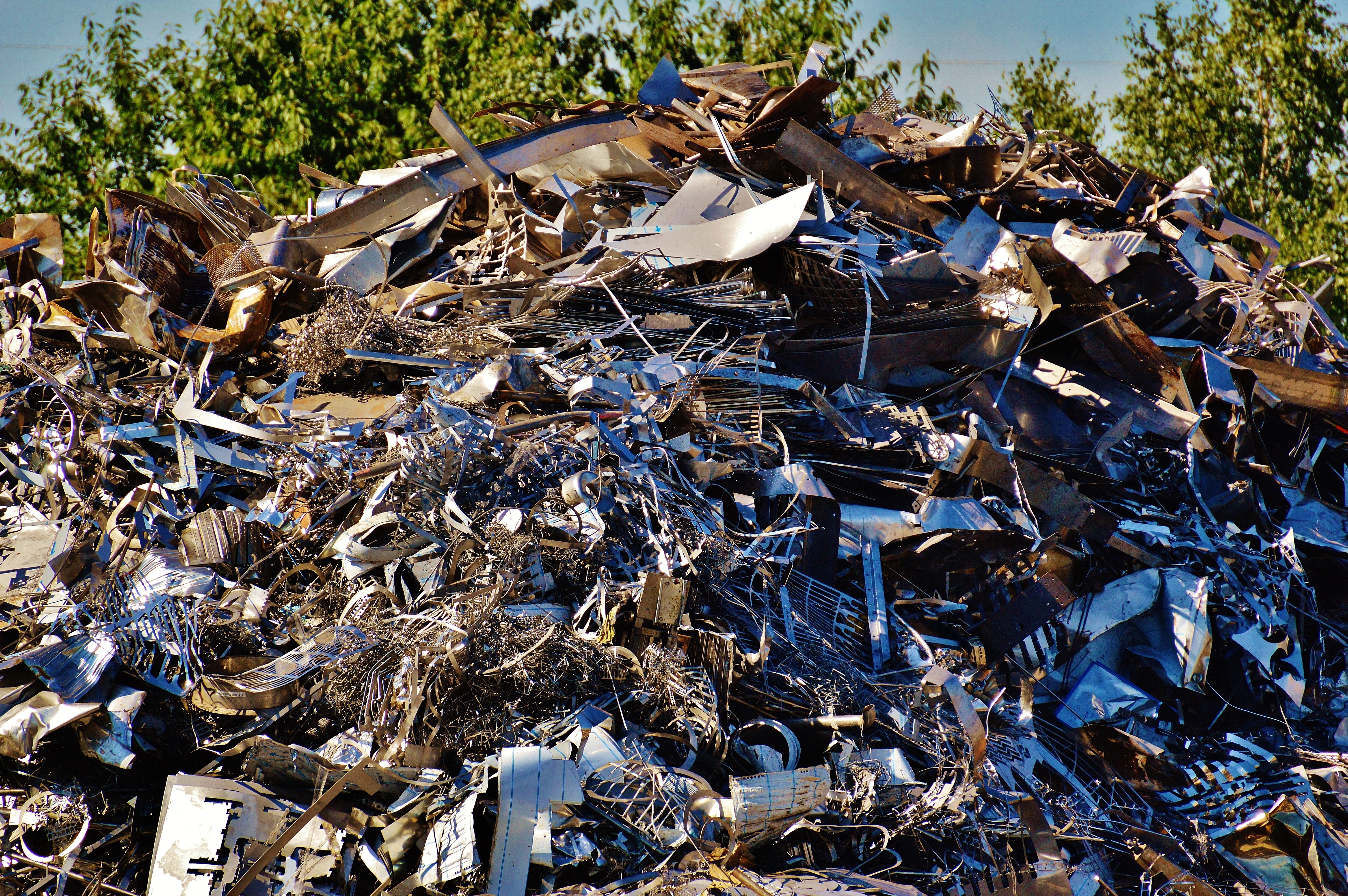 pollution, sunlight, junkyard, high angle view, no people, demolished, full frame, land, damaged, garbage Dump, metal, landfill, outdoors, abandoned, old, HD Wallpaper