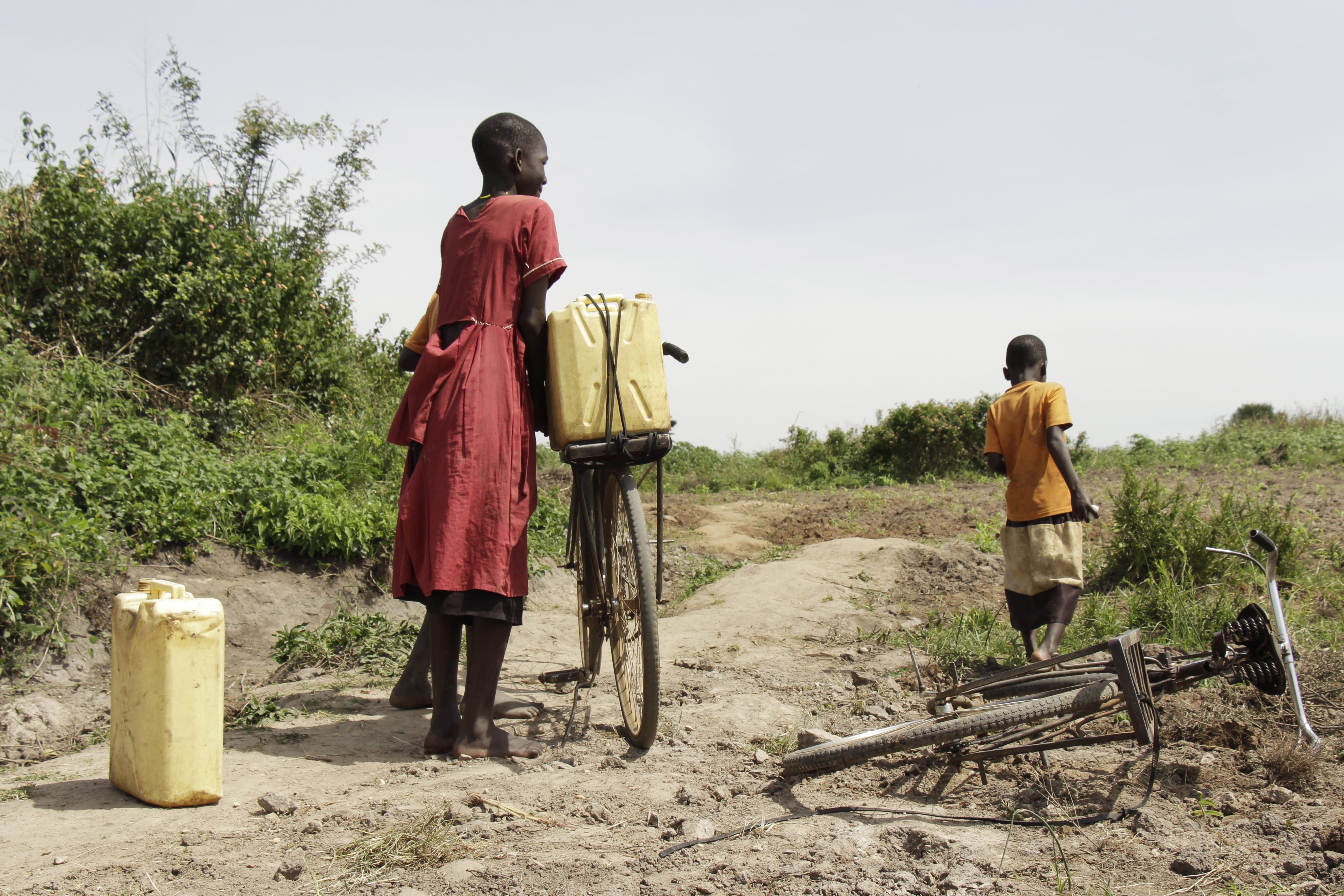 drought, women, people, beside, kid, plant, group of people, gardens, two, chores, black, water, real people, uganda, sky, people of uganda, safe water, HD Wallpaper