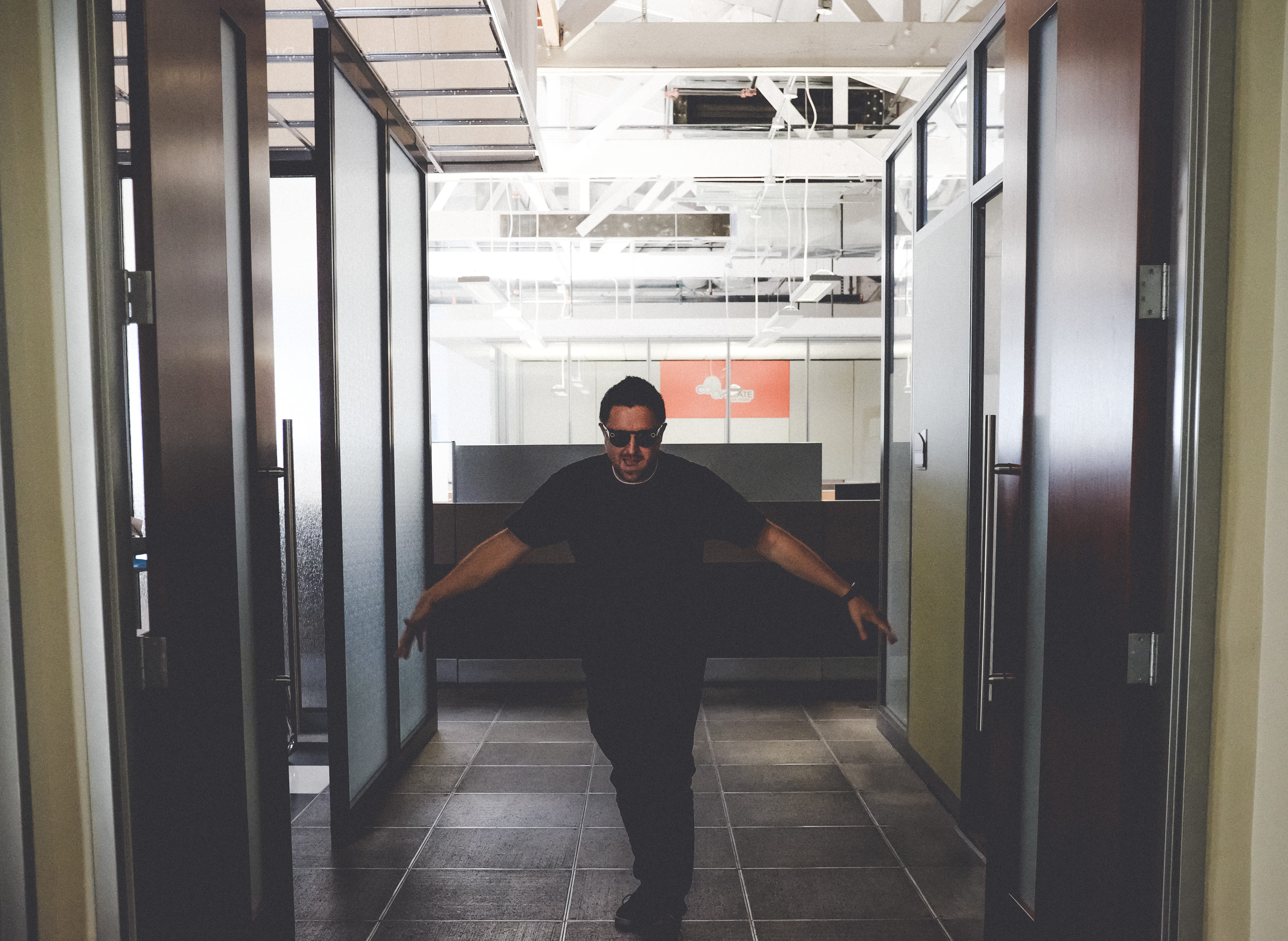 portrait, arcade, 4K, arms, men, doors, cool, leisure activity, win, casual clothing, bold, one person, building, lifestyles, full length, grain, guy, HD Wallpaper