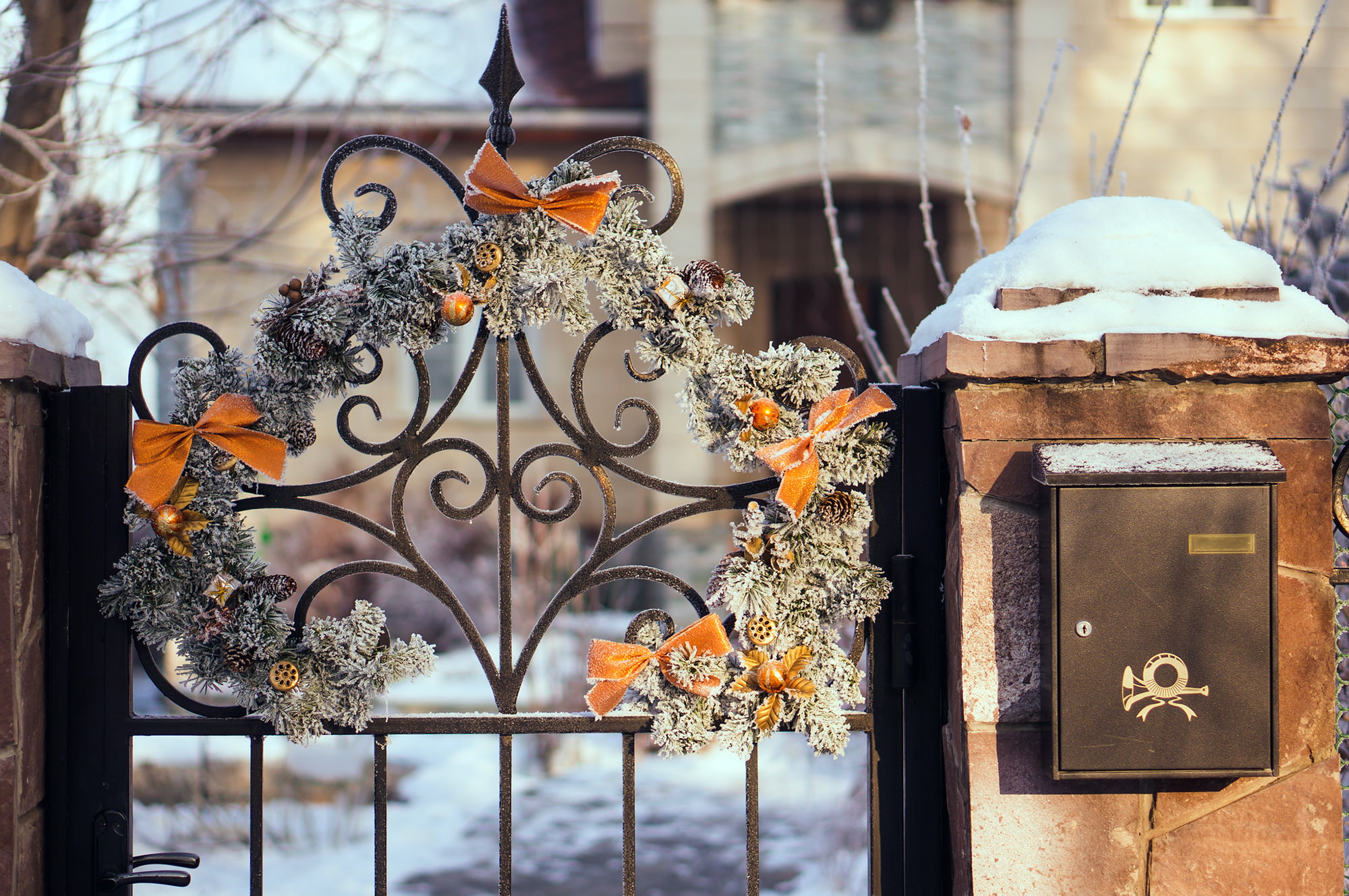 nature, wreath, trees, the fence, Inbox, the door, snow, 1080P, gate, winter, branches, HD Wallpaper