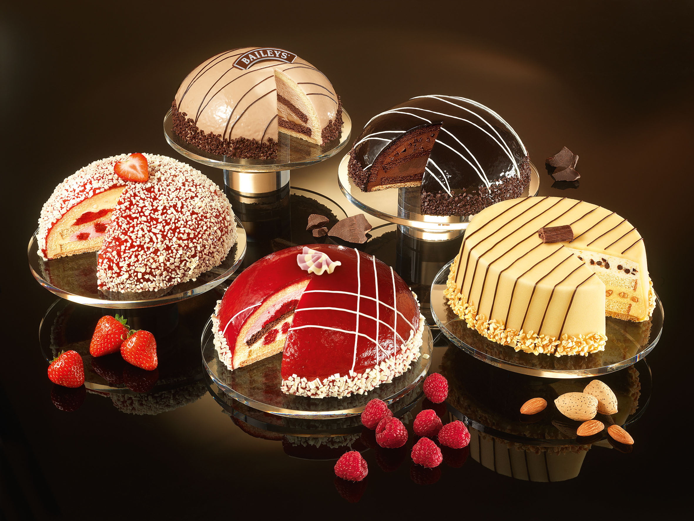 indulgence, food and drink, liqueur, cakes, glaze, almonds, gourmet, sweet Pie, ready-to-eat, cookie, variation, baked pastry item, assorted, celebration, HD Wallpaper