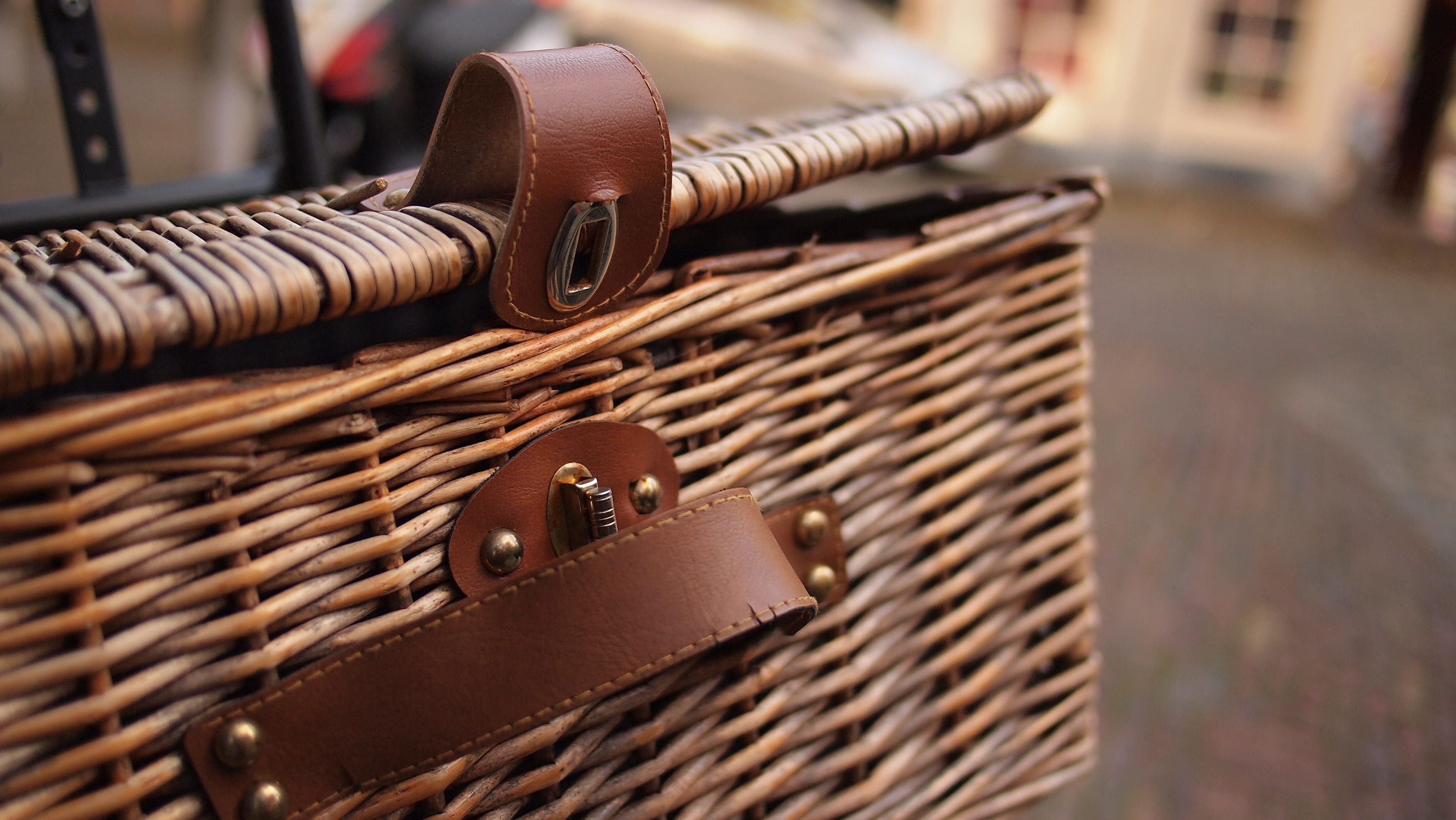 wood - material, focus on foreground, container, day, bike, travel, outdoors, street, 2K, basket, wicket, storage, travel destinations, selective focus, HD Wallpaper