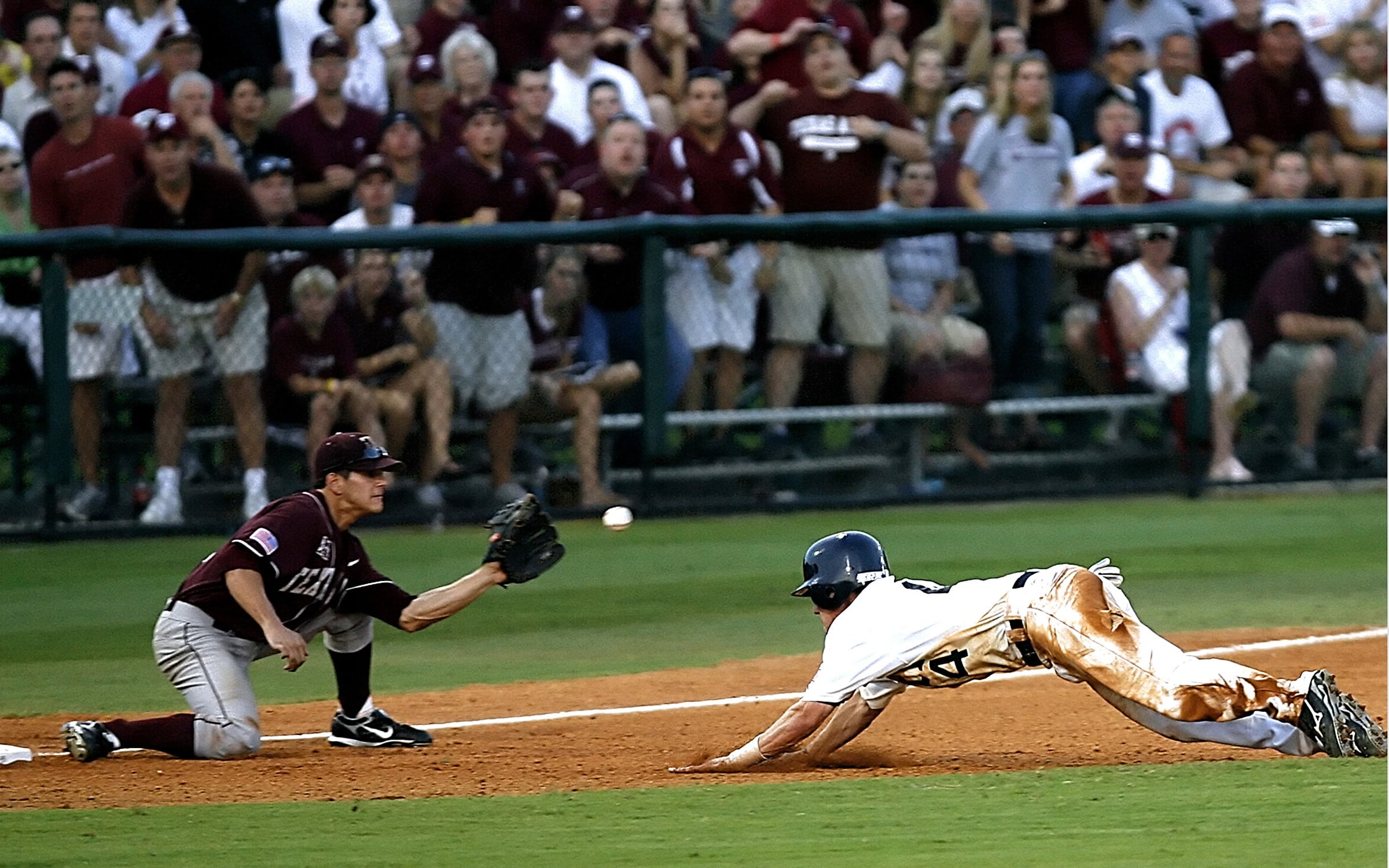 spectators, playing, third baseman, play, white, catching, group of people, sports uniform, people, spectator, man, baseball player, play at third, college baseball, HD Wallpaper