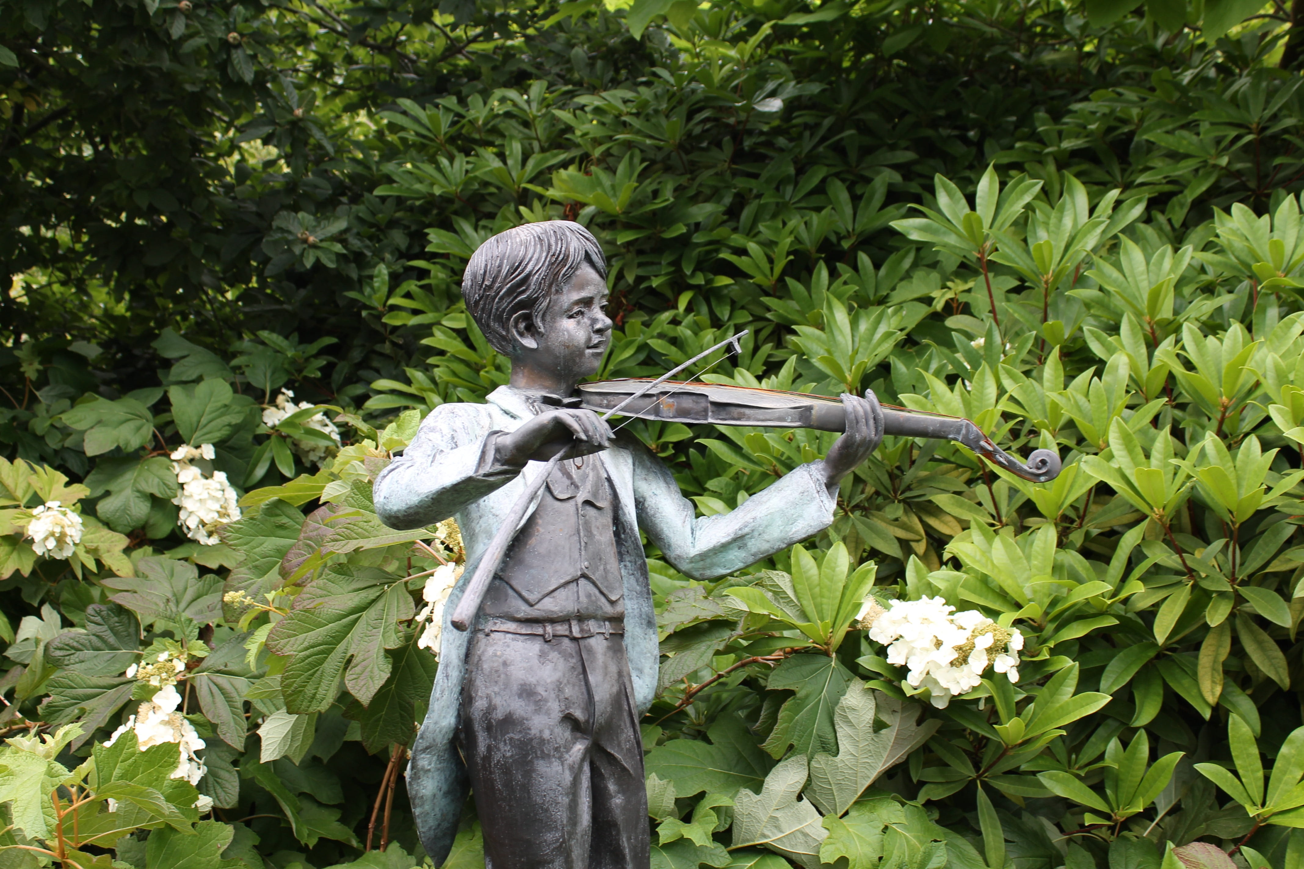 construction, violin, metal, mount macedon, 4K, art, outdoors, nature, growth, day, people, plant part, leaf, human representation, male likeness, victoria, HD Wallpaper