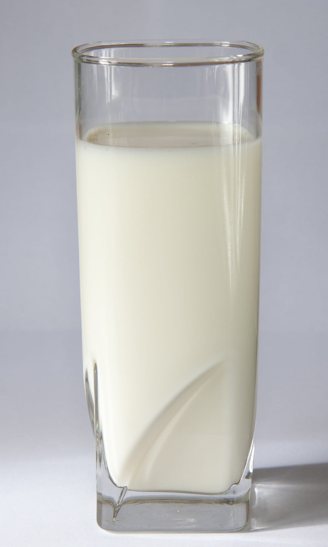 1080P, food, purity, tall, healthy eating, close-up, household equipment, transparent, glass, milk, healthy lifestyle, liquid, fresh, drinking, studio shot, Phone HD Wallpaper