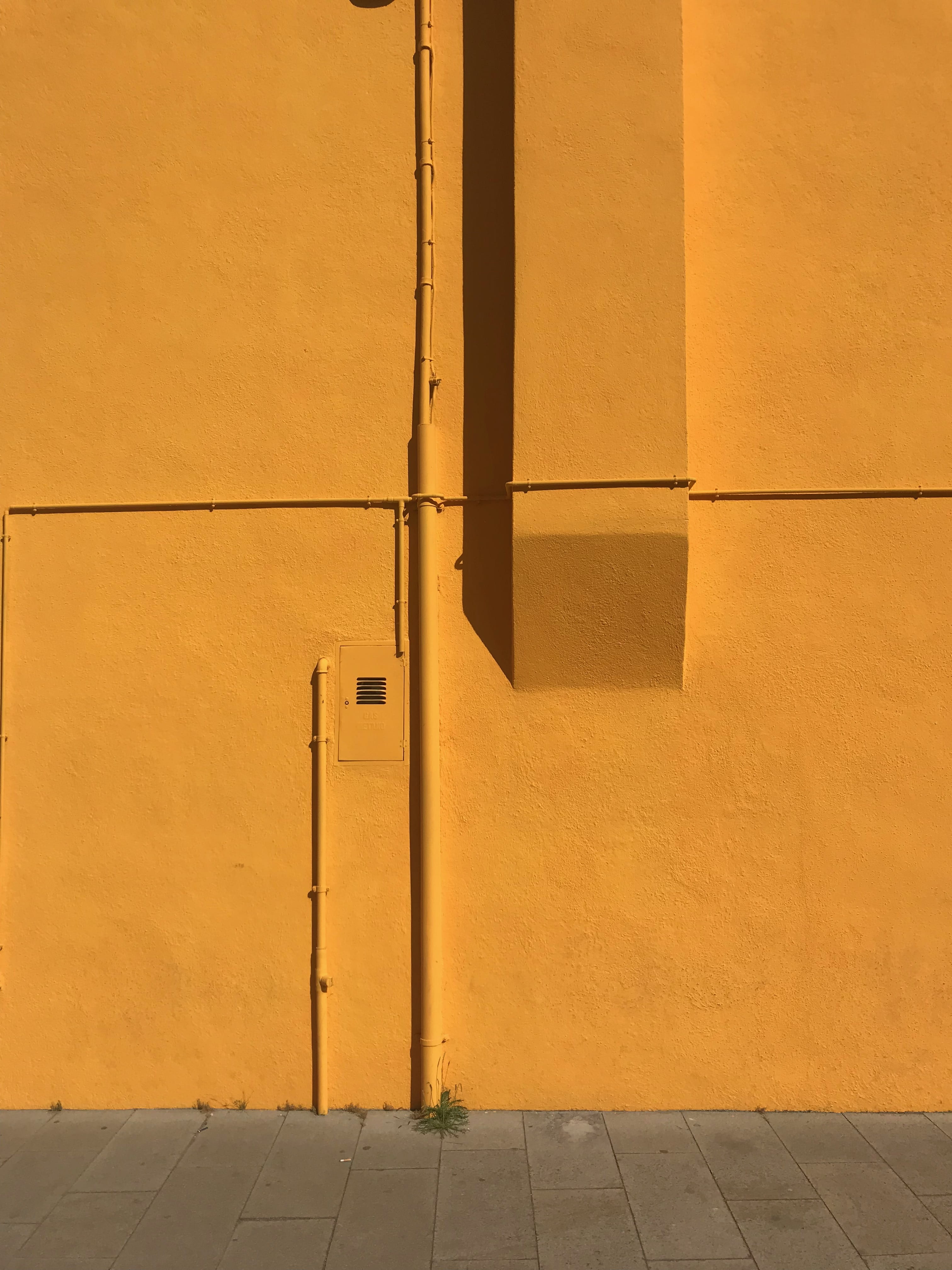 building Exterior, bright, minimal, outdoors, architecture, modern design, wall, drainpipe, orange, no People, urban, geometric, building, plain, built Structure, Phone HD Wallpaper