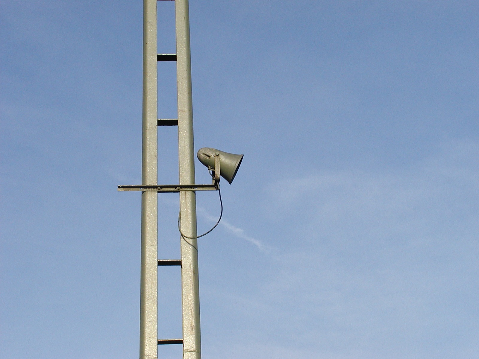 no people, 720P, listen, street light, language, metal, sky, lighting equipment, built structure, electricity, pole, street, nature, outdoors, communication, HD Wallpaper