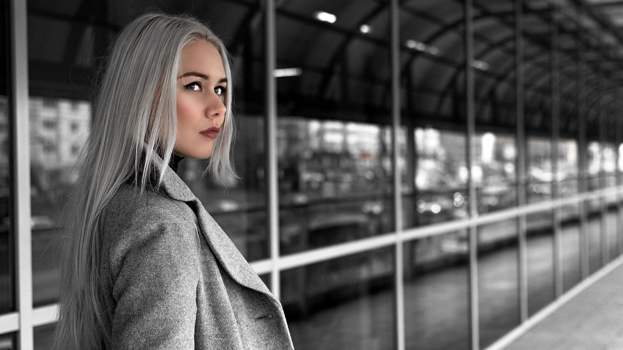 adult, young adult, warm clothing, beautiful woman, clothing, waist up, women, track, hair, focus on foreground, beauty, waiting, selective coloring, hairstyle, HD Wallpaper