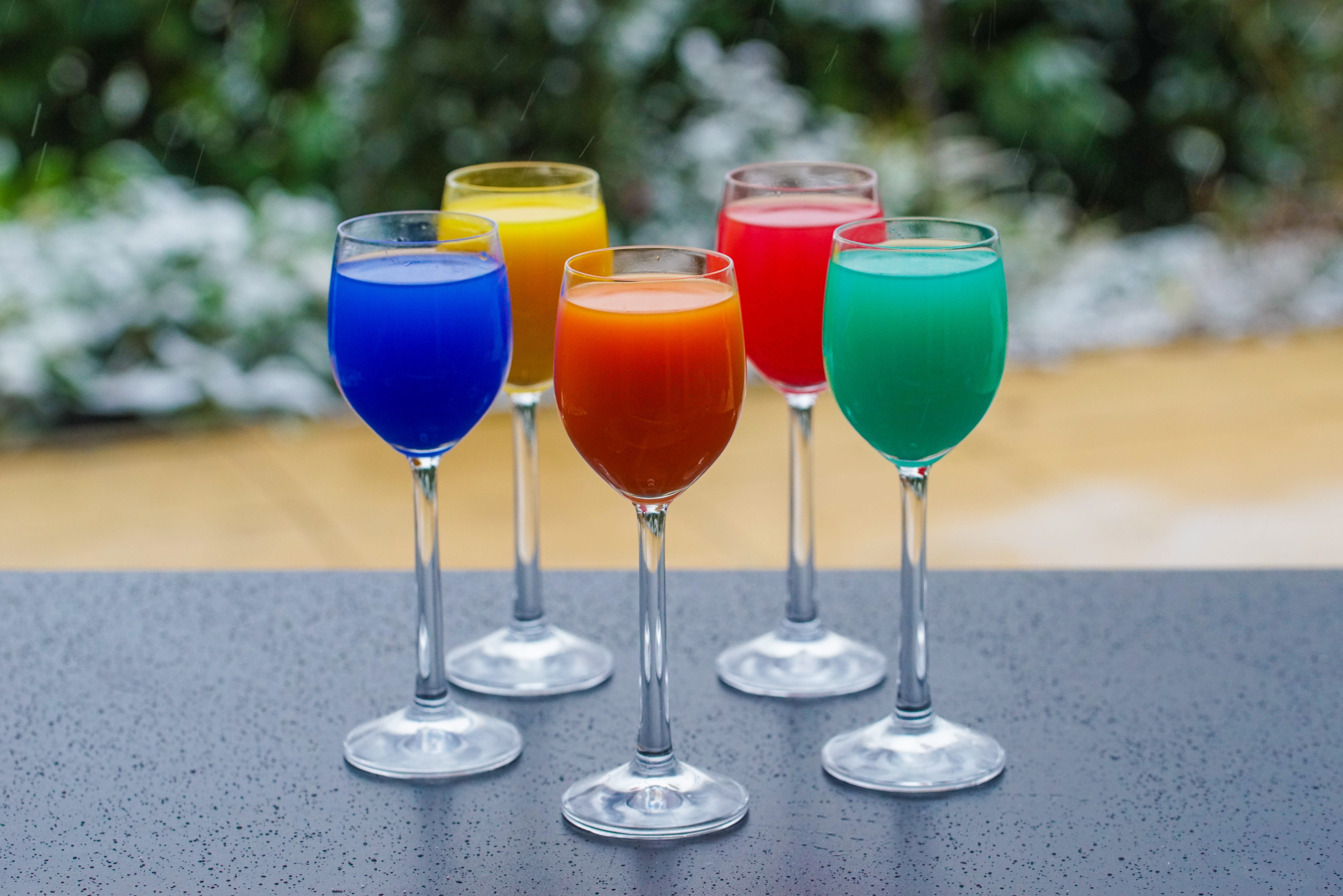 focus on foreground, refreshment, variation, liquid, fresh, mix, modern, glasses, multi colored, cocktail, alcoholic, all sorts of colorful, still life, HD Wallpaper