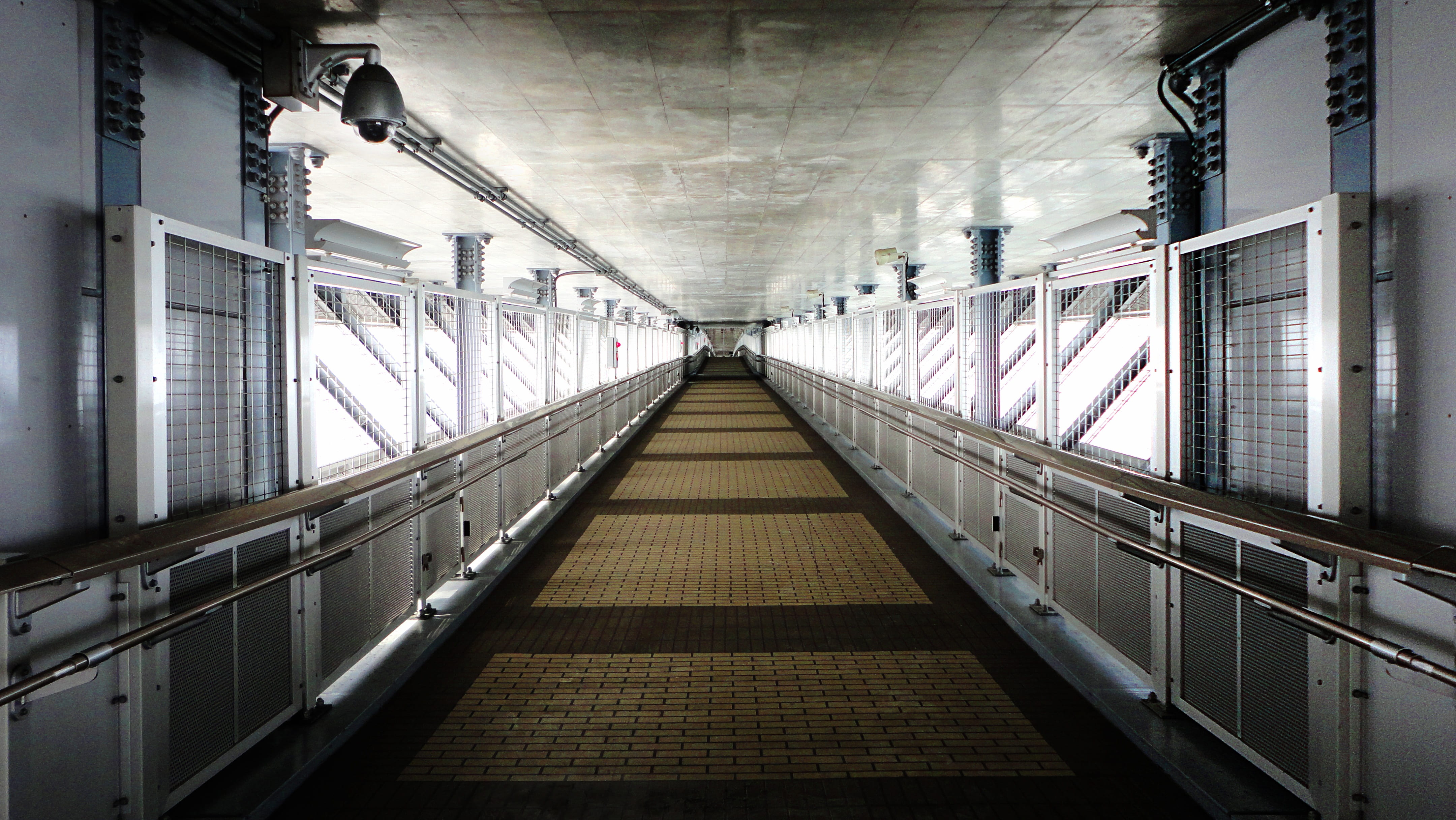 moving walkway, aisle, empty, indoors, footpath, absence, stateliness, lighting equipment, the way forward, security, perspective, vanishing point, direction, HD Wallpaper