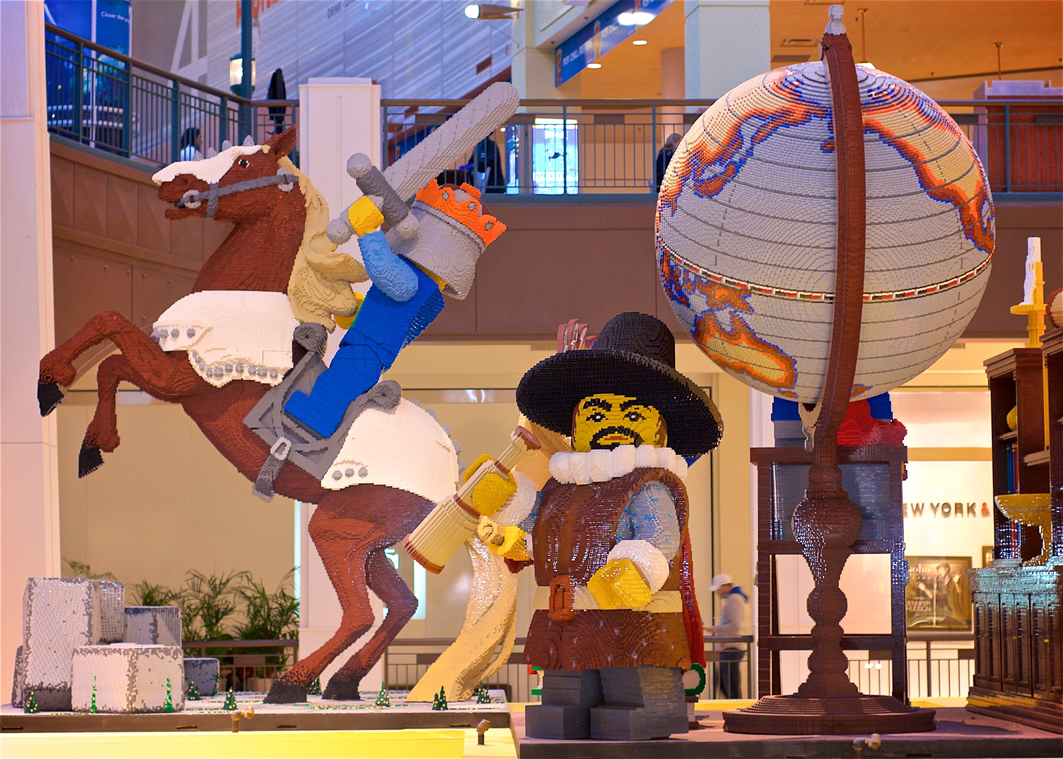 statue, Moa, creativity, representation, Display, table, building, craft, sculpture, wood - material, indoors, art and craft, 2K, male likeness, Mall, HD Wallpaper