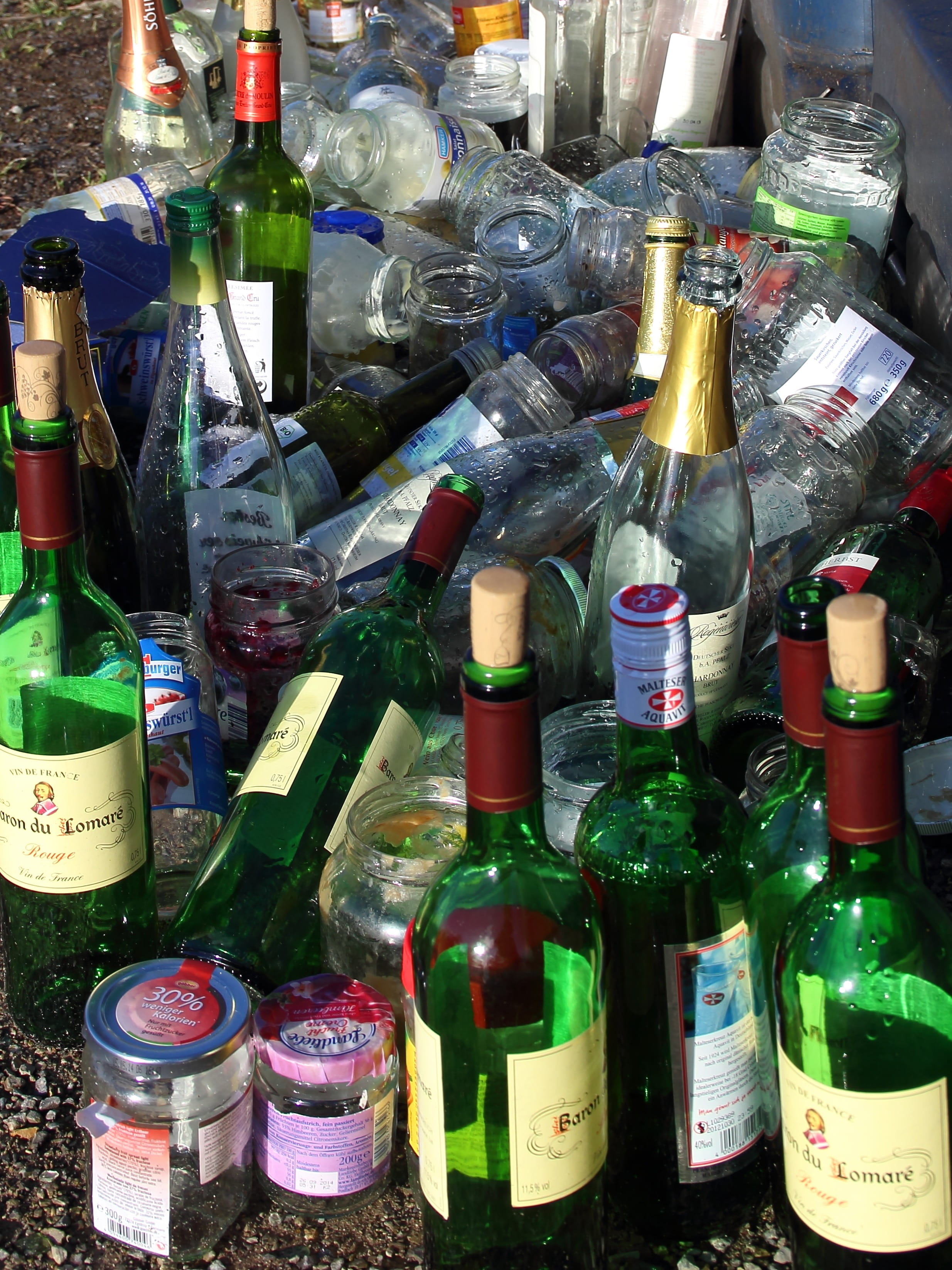 wine bottle, multi colored, food and drink, celebration, Bottles, refreshment, collection, variation, alcohol, still life, Garbage, large group of objects, Phone HD Wallpaper