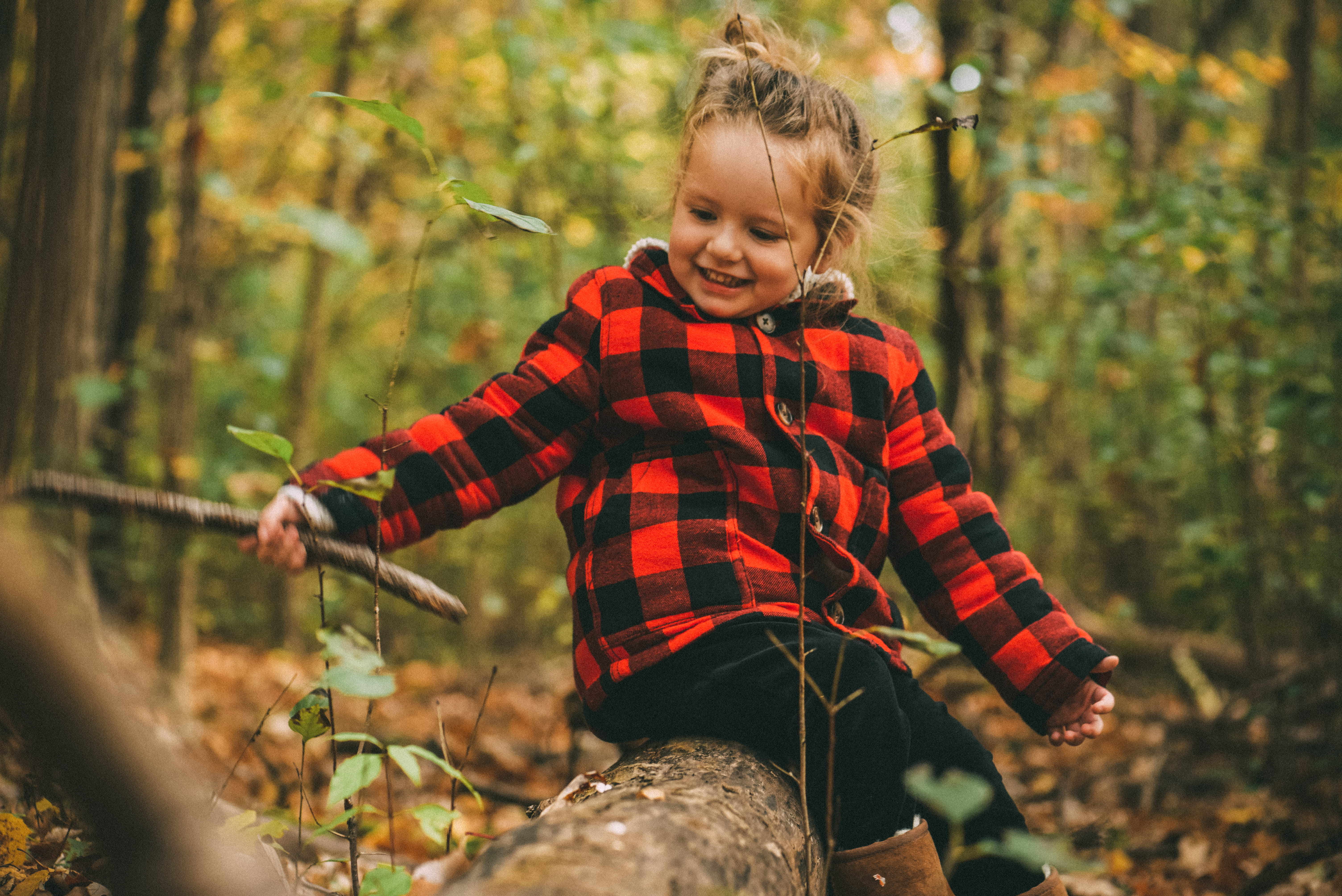 fun, innocence, lifestyles, smile, red, one person, plant, casual clothing, sitting, black, men, childhood, offspring, three quarter length, day, girl, HD Wallpaper