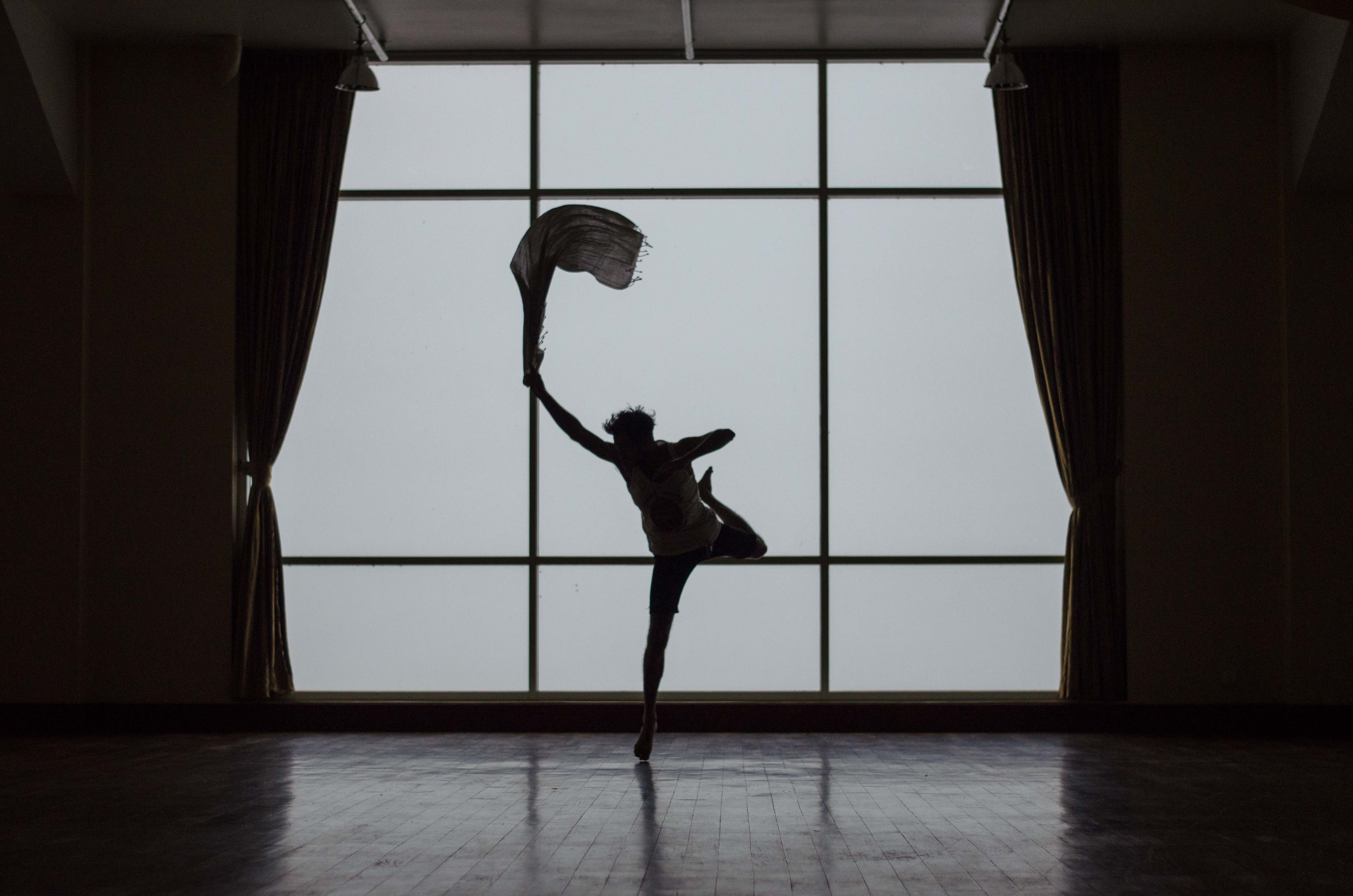 ballet dancer, indoors, man, women, person, leisure activity, lifestyles, skill, arms raised, stage, people, human arm, full length, performance, dancing, HD Wallpaper