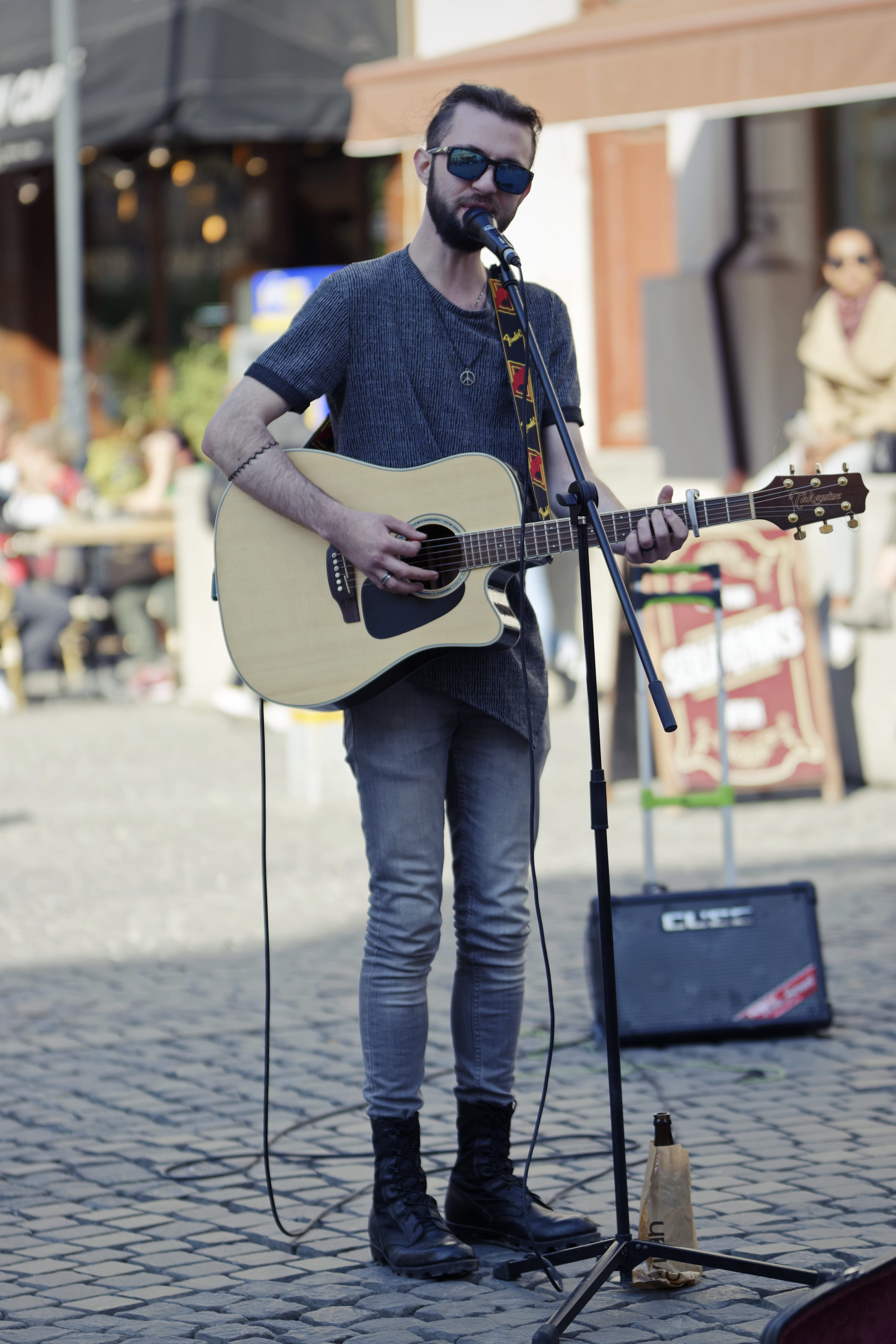 glasses, string instrument, playing, 5K, real people, men, arts culture and entertainment, artist, charm, paving, full length, rock music, singing, entertainment, Phone HD Wallpaper